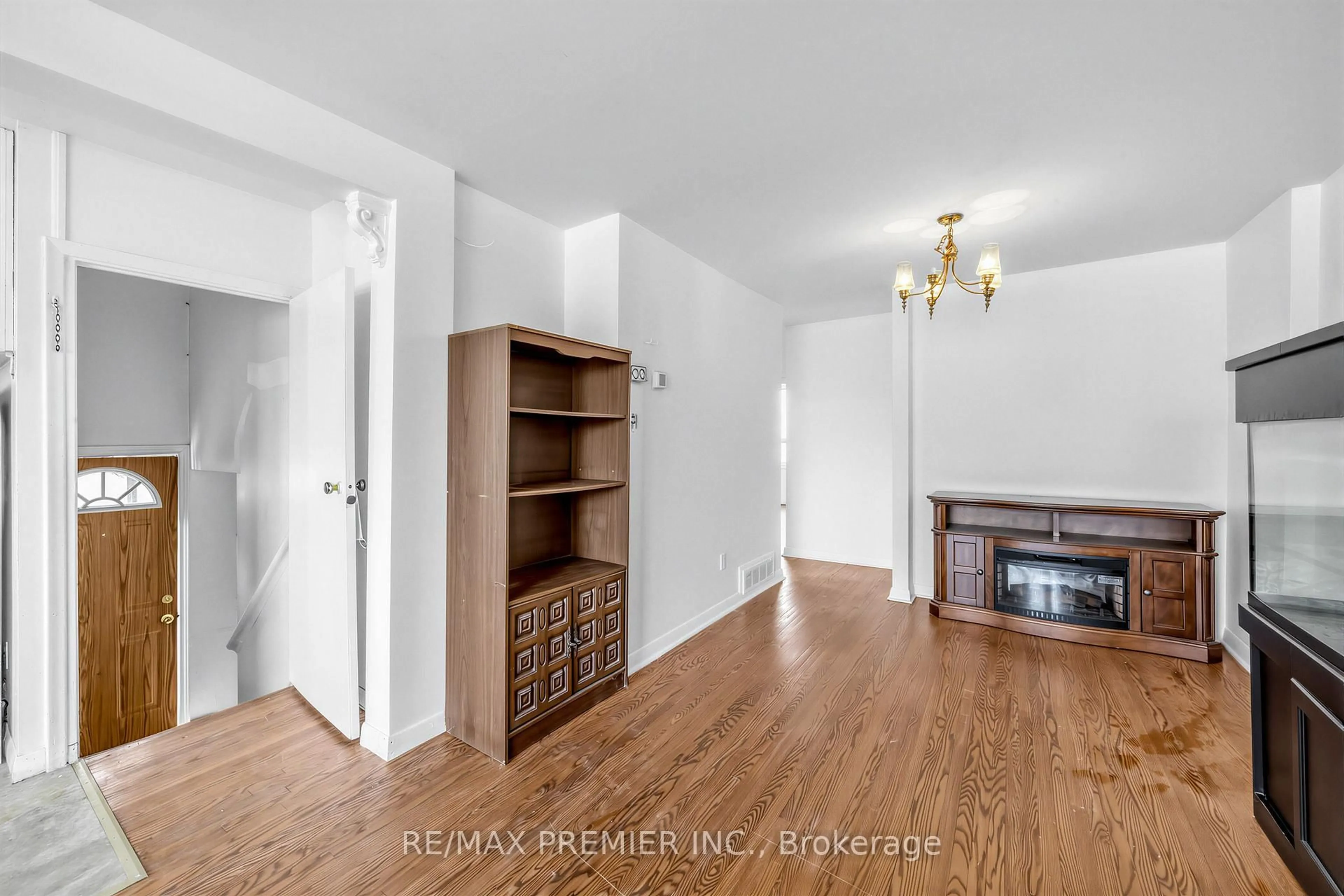 Unknown for 126 Langden Ave, Toronto Ontario M6N 2L5