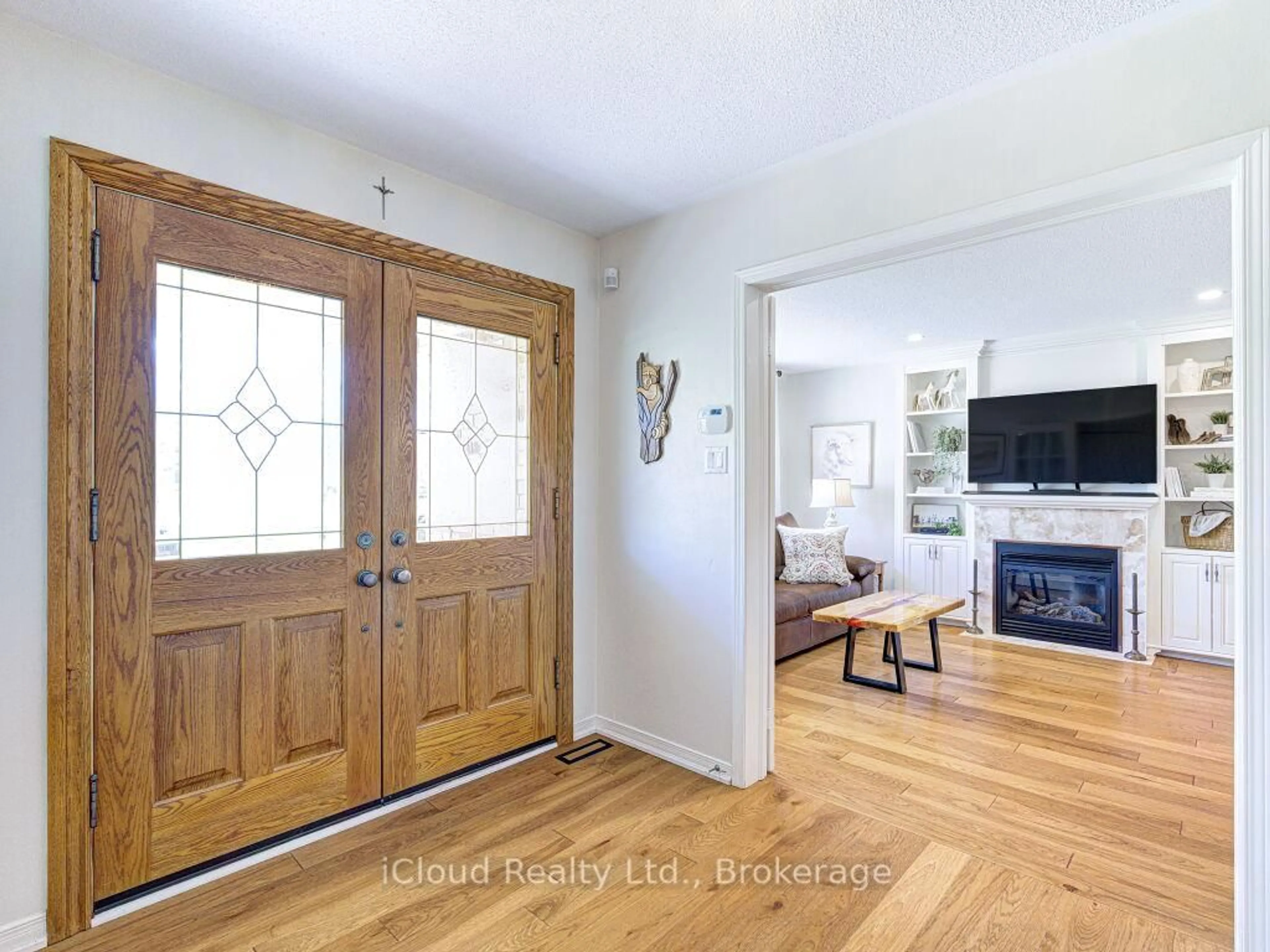 Indoor entryway for 11012 Amos Dr, Milton Ontario L0P 1B0