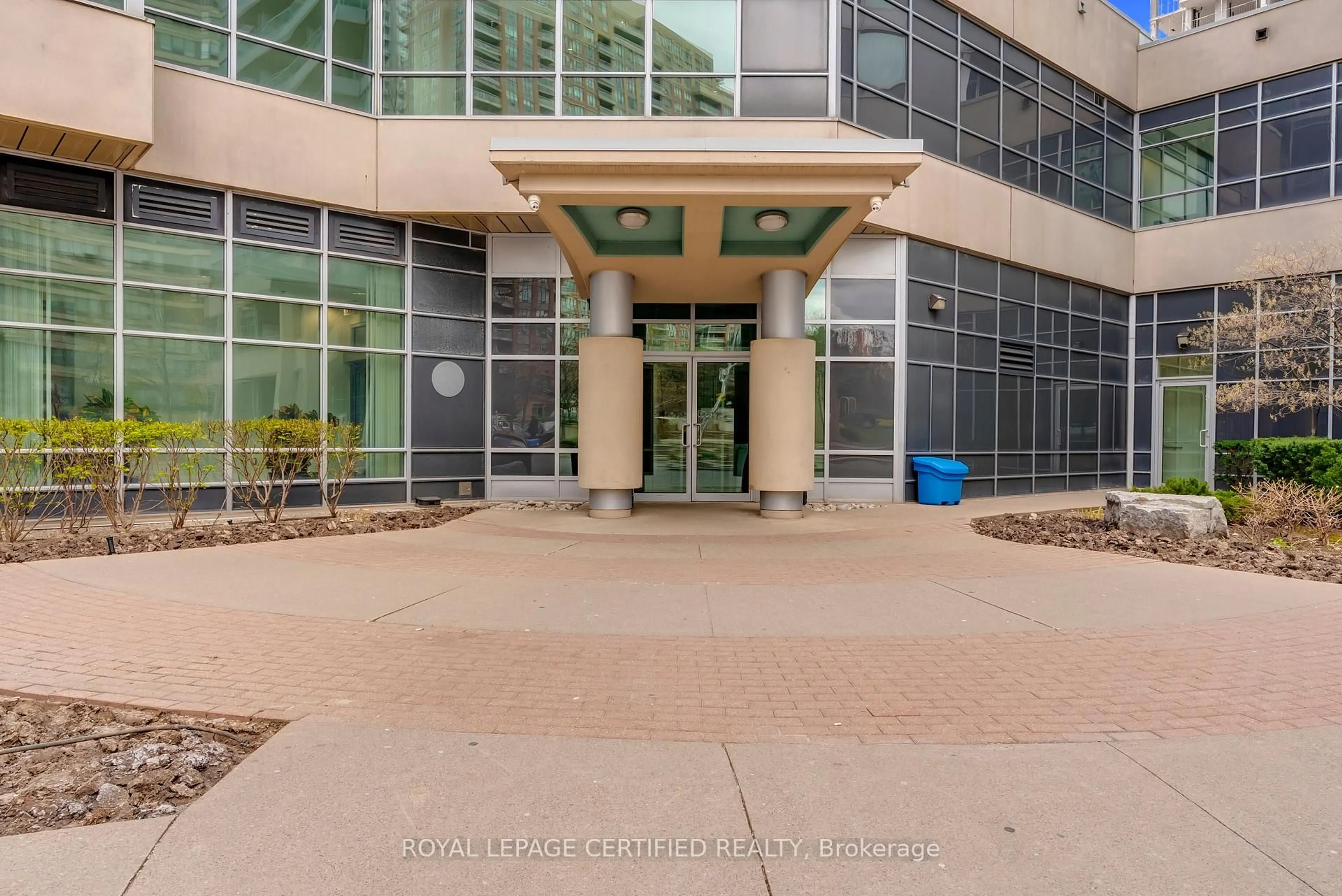 Indoor foyer for 1 Elm Dr #2101, Mississauga Ontario L5B 3C2
