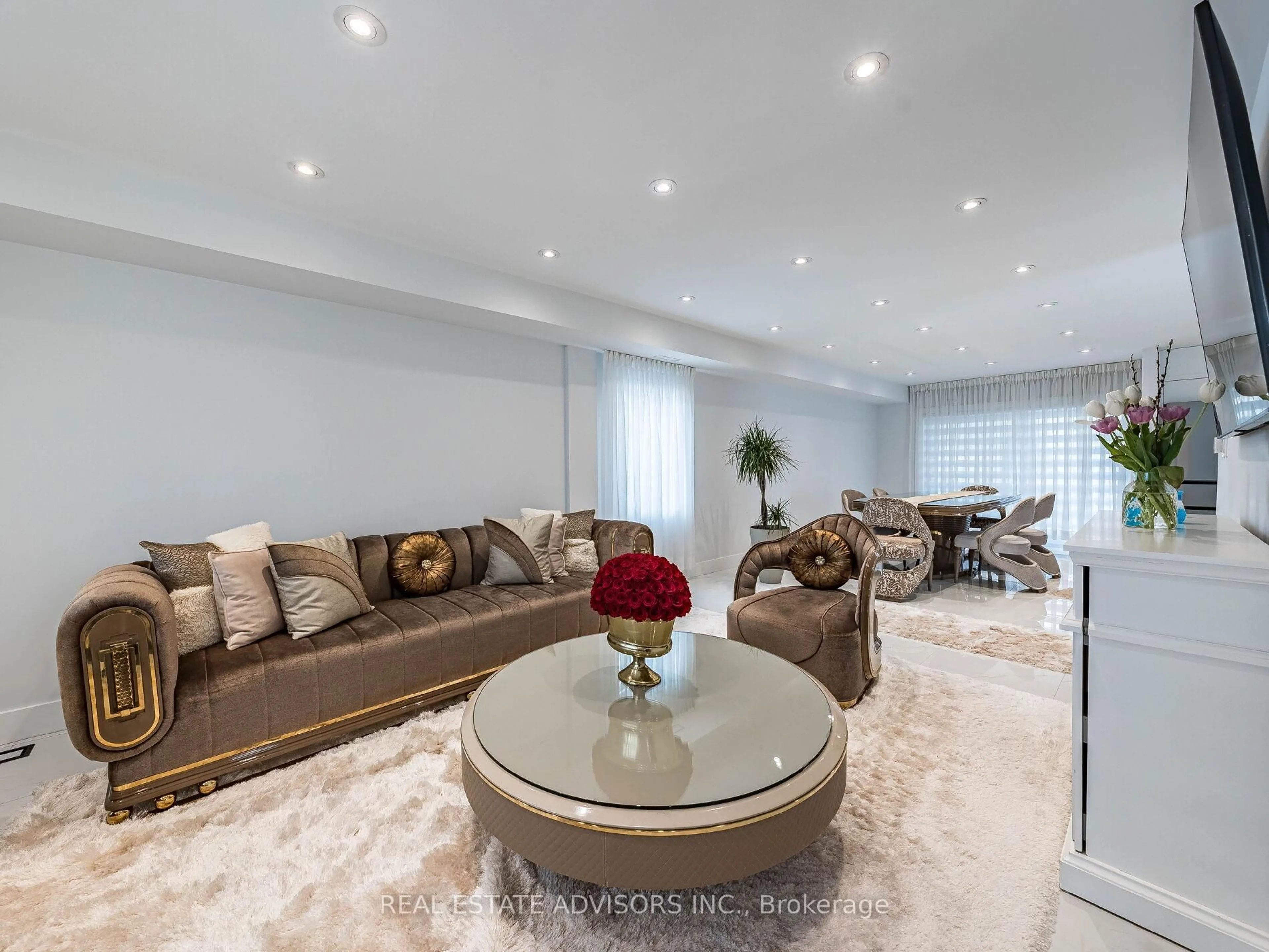 Living room with furniture, unknown for 29 Ranwood Dr, Toronto Ontario M9N 3G2