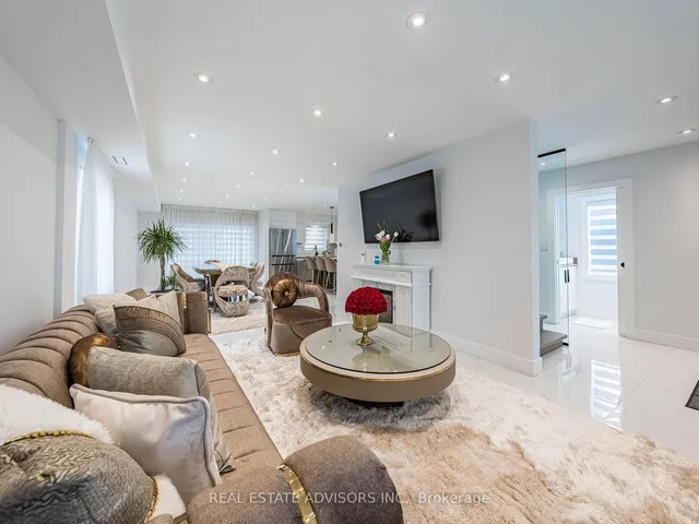 29 Ranwood Dr, Toronto 5