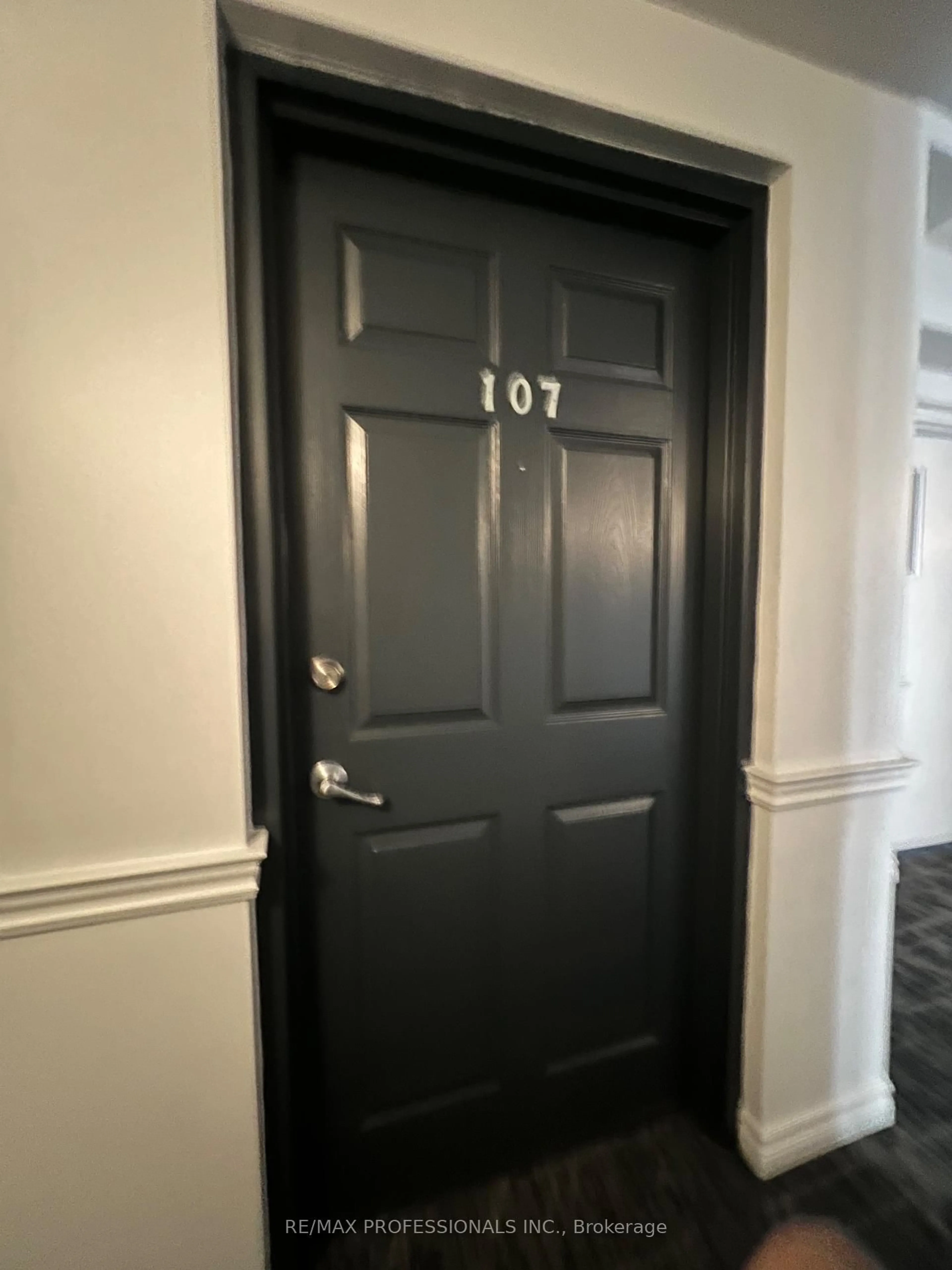 Indoor entryway for 1390 Main St #107, Milton Ontario L9T 7S9