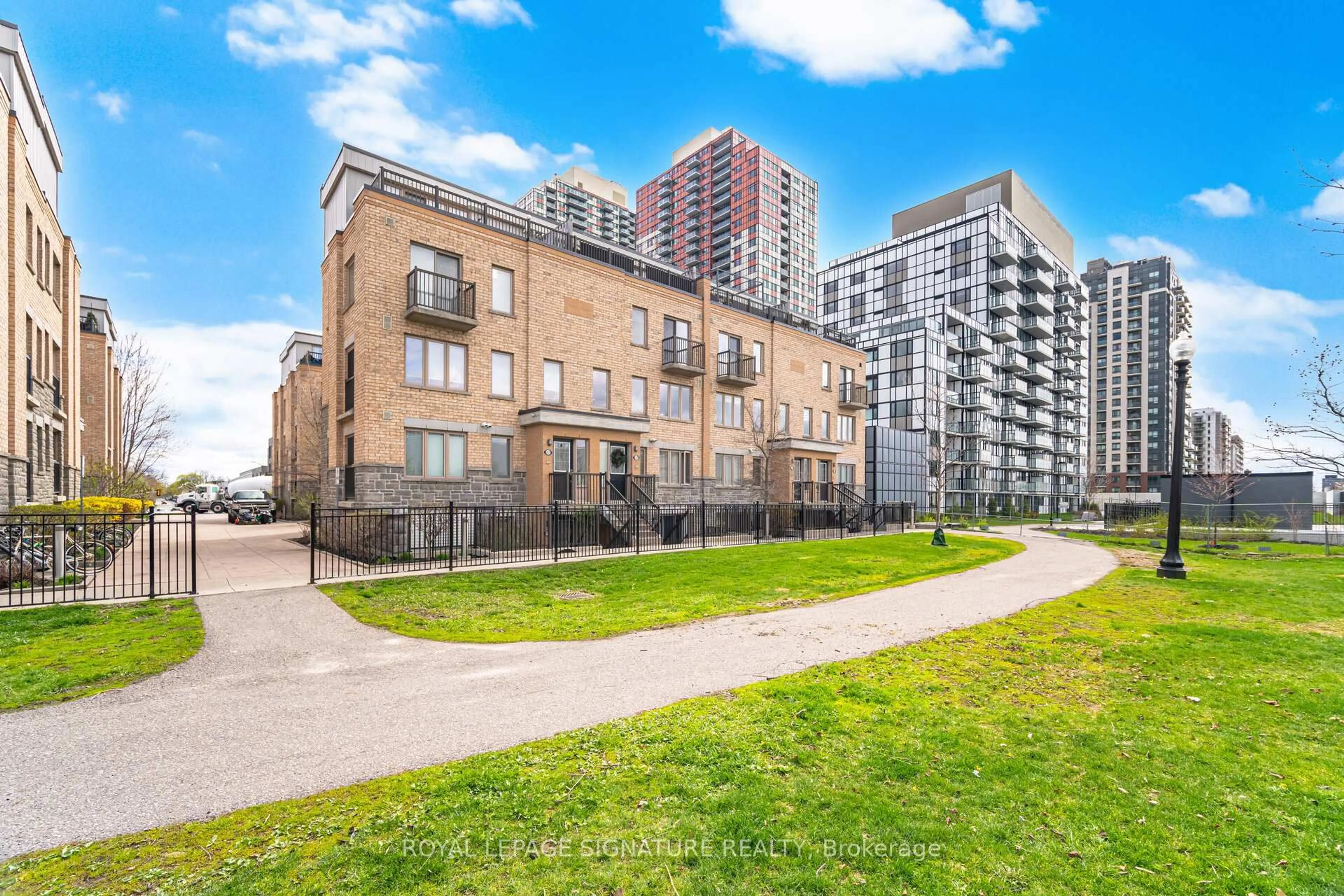 Patio, street for 8 Foundry Ave #162, Toronto Ontario M6H 0A5