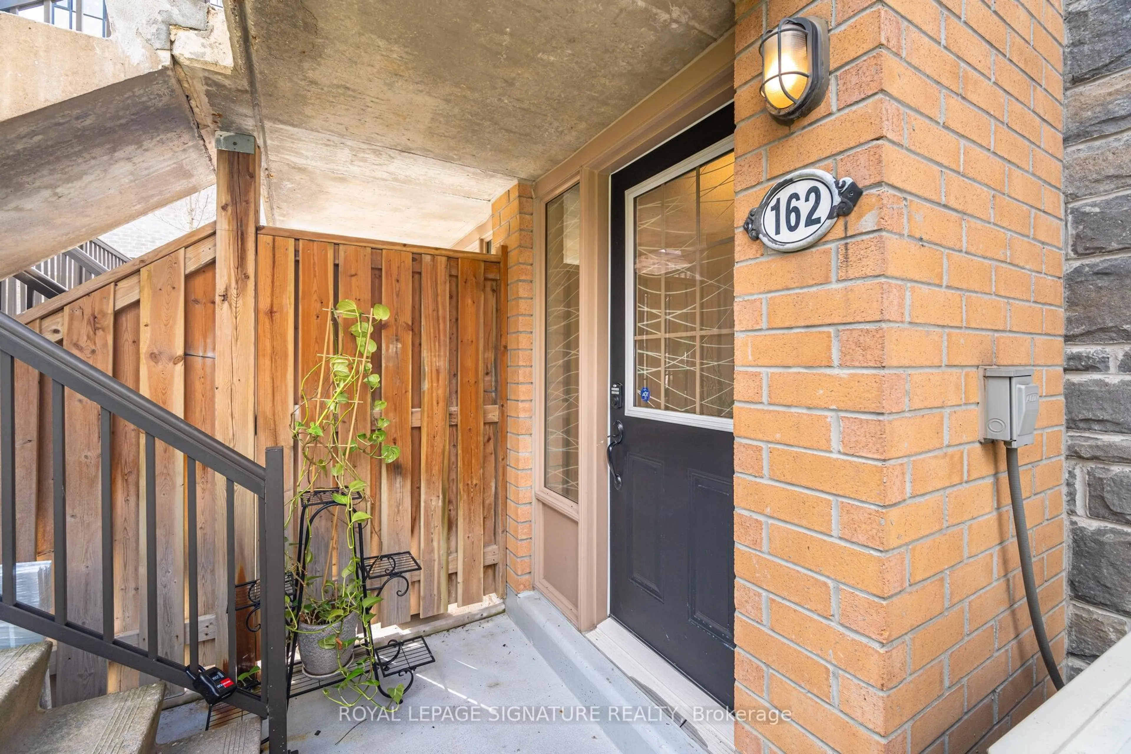 Indoor entryway for 8 Foundry Ave #162, Toronto Ontario M6H 0A5