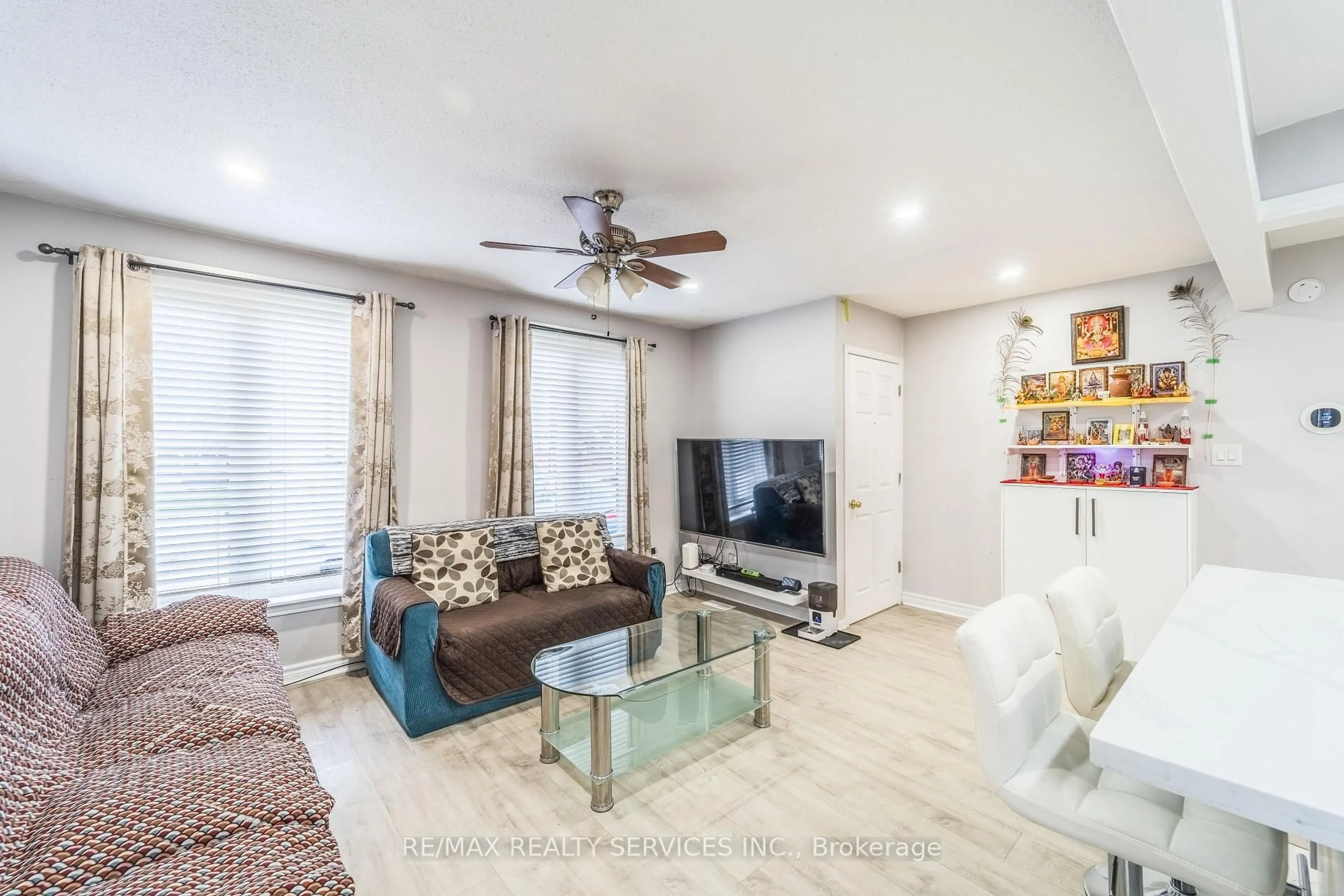Living room with furniture, unknown for 23 Dawson Rd, Orangeville Ontario L9W 3T9