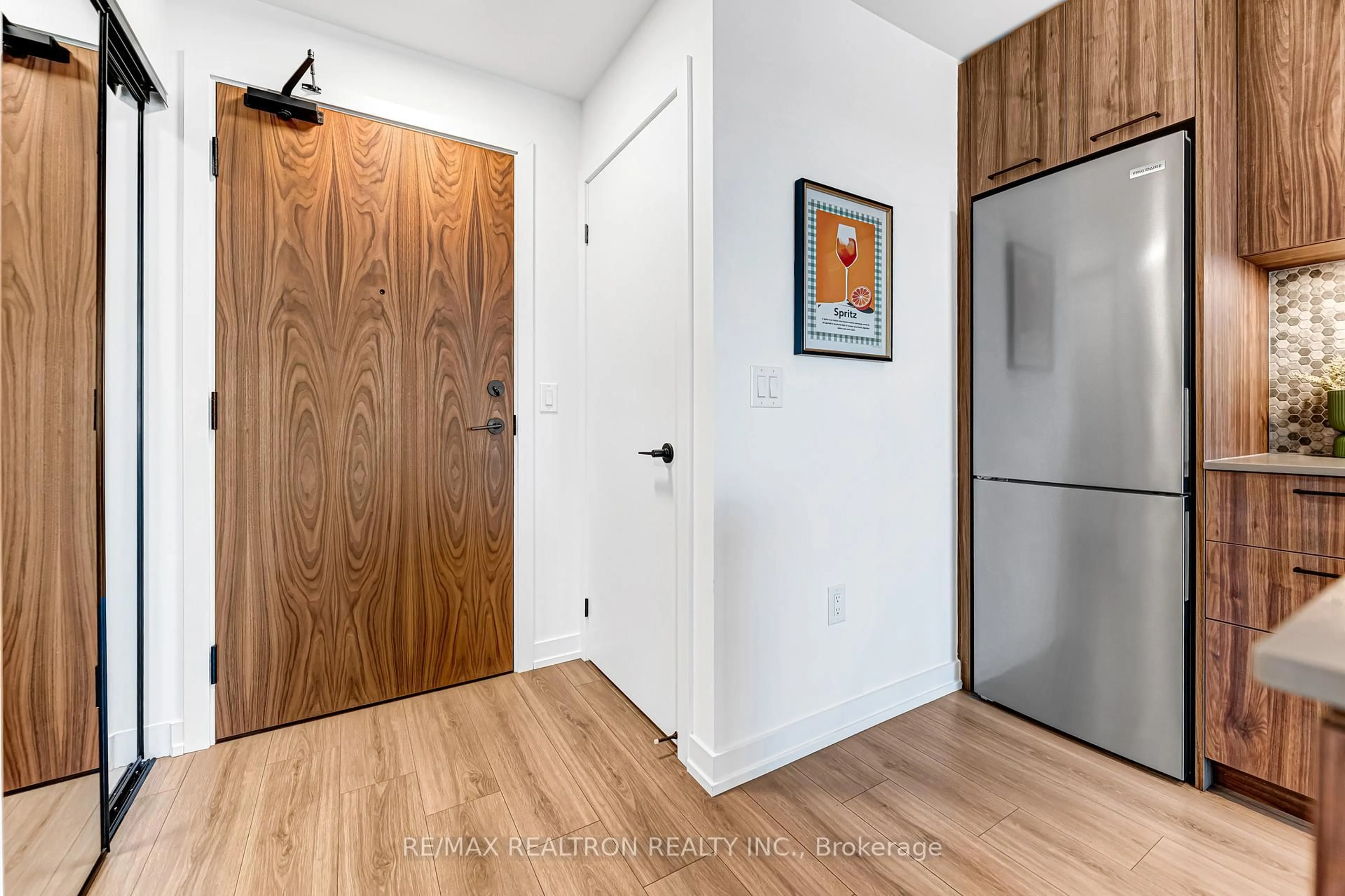 Indoor entryway for 10 Lagerfeld Dr #511, Brampton Ontario L7A 5L3