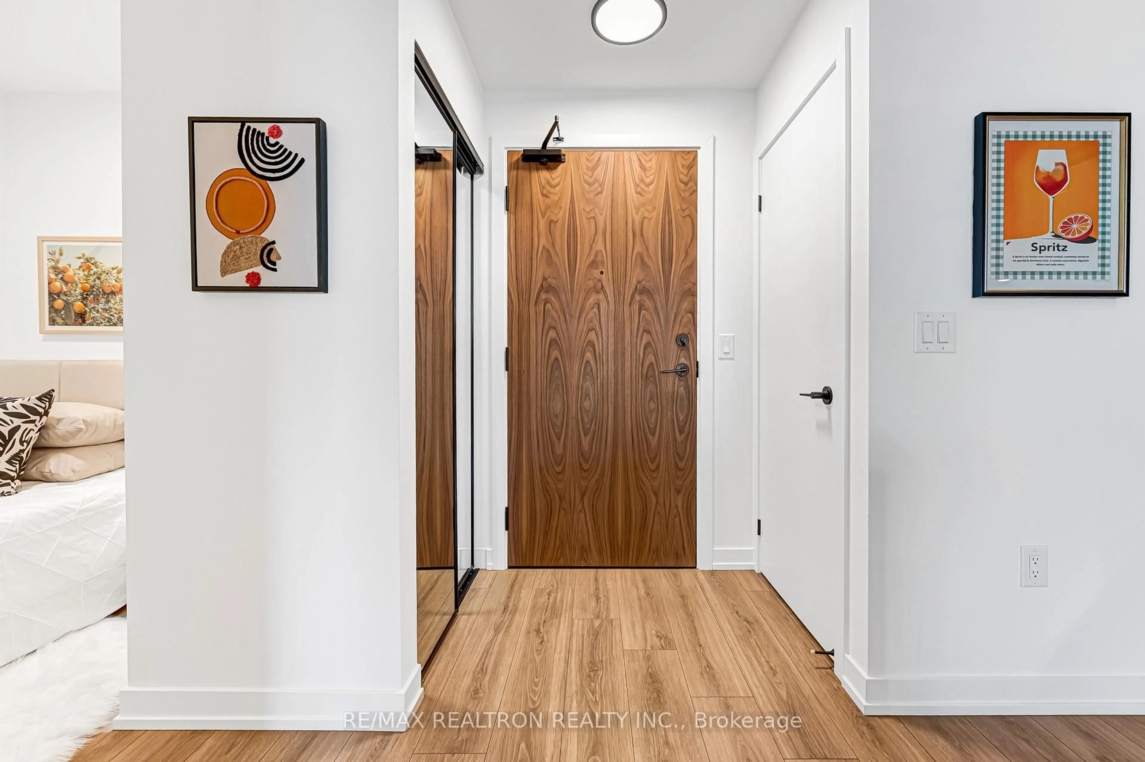 Indoor entryway for 10 Lagerfeld Dr #511, Brampton Ontario L7A 5L3