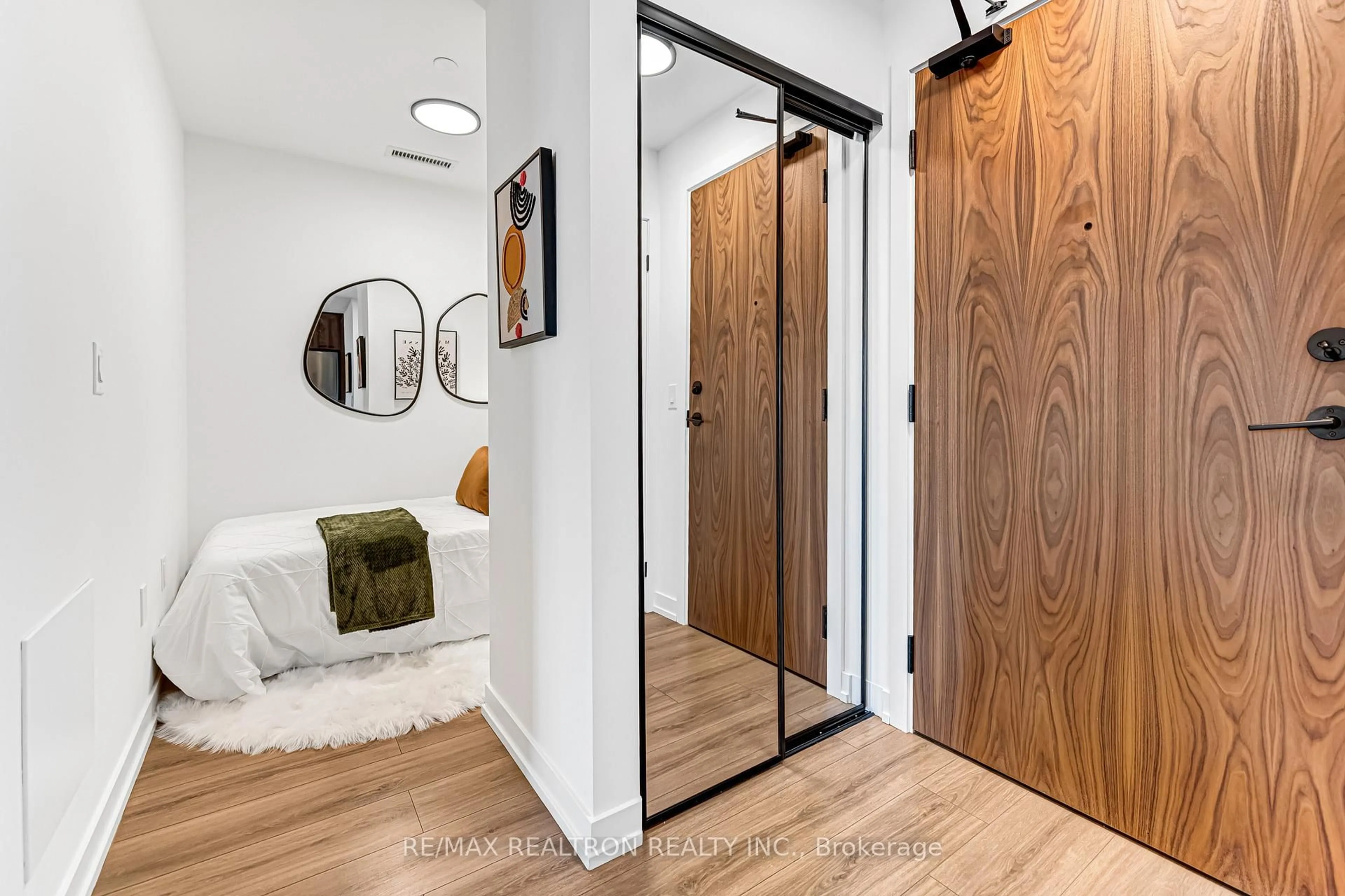 Indoor entryway for 10 Lagerfeld Dr #511, Brampton Ontario L7A 5L3
