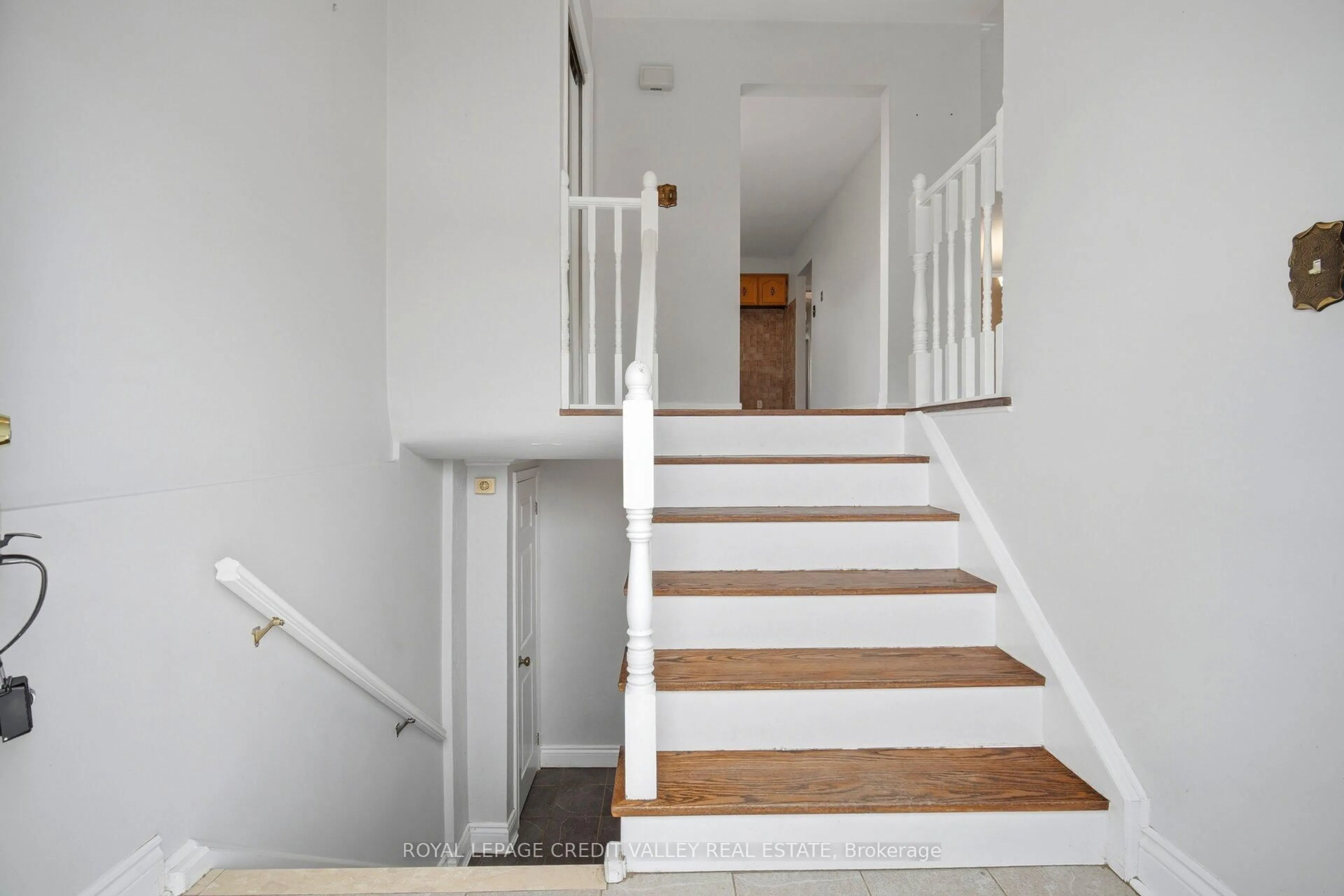 Stairs for 13 Cheryl Crt, Brampton Ontario L6V 3C2