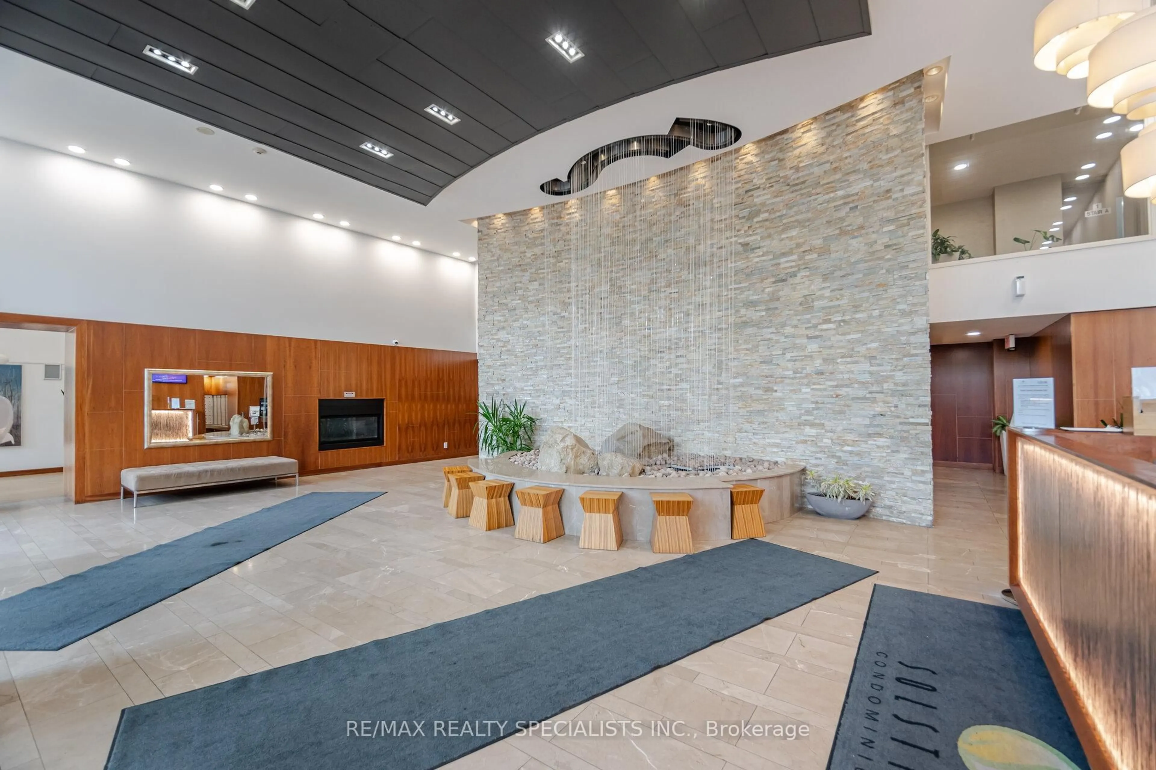 Lobby for 225 Webb Dr #402, Mississauga Ontario L5B 4P2