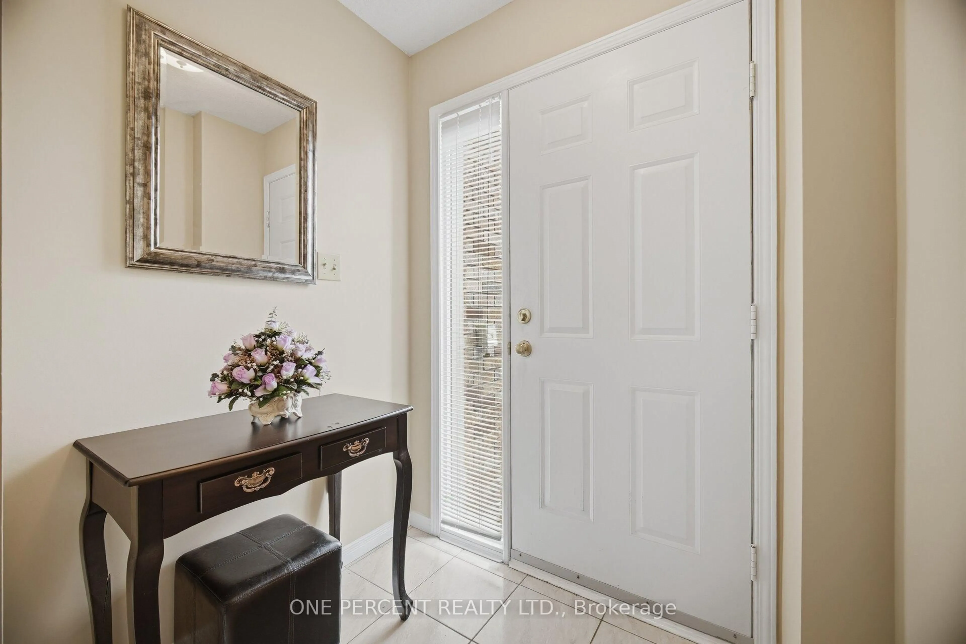 Indoor entryway for 2025 Cleaver Ave #19, Burlington Ontario L7M 4H8