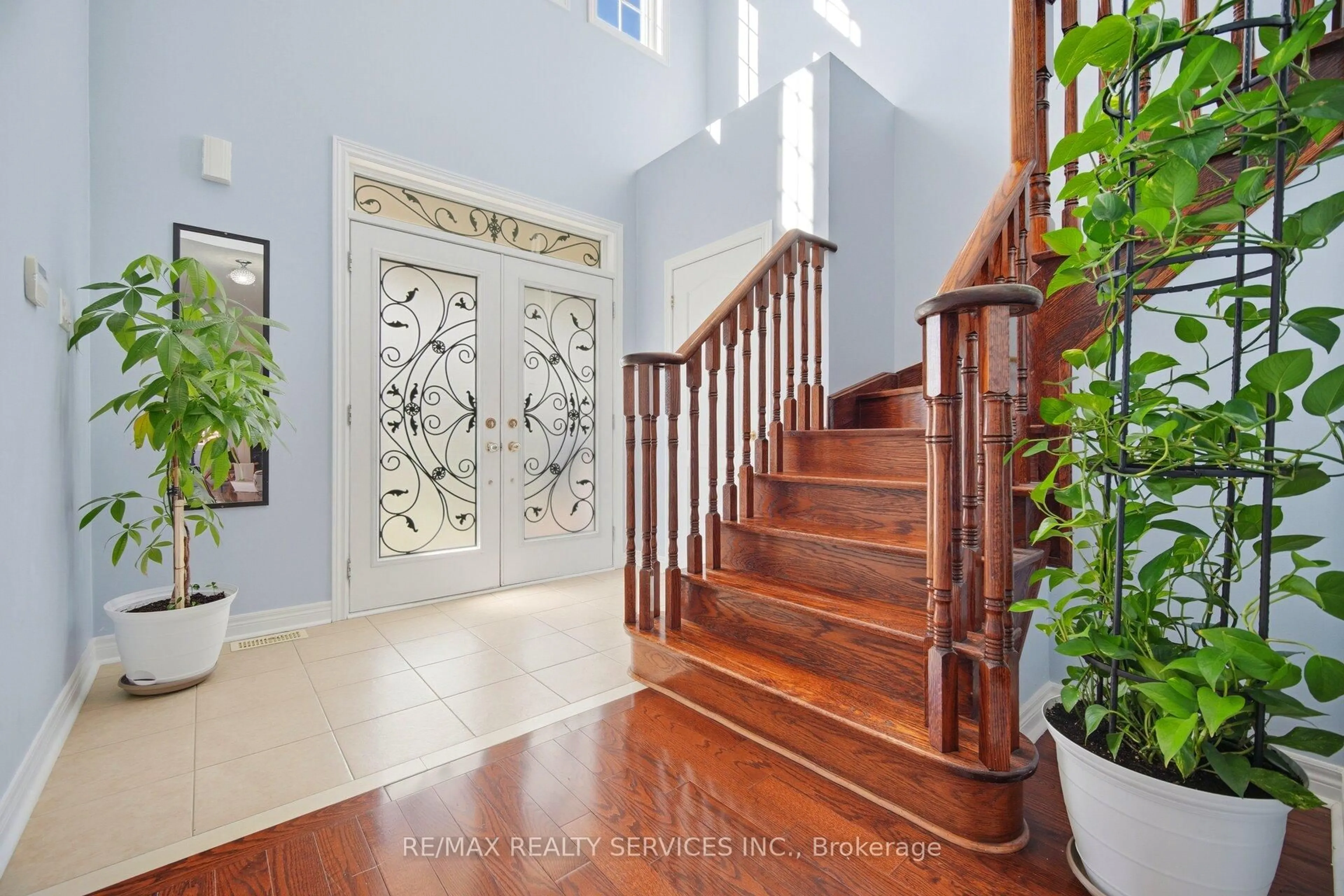 Indoor entryway for 22 Everingham Circ, Brampton Ontario L6R 0R6