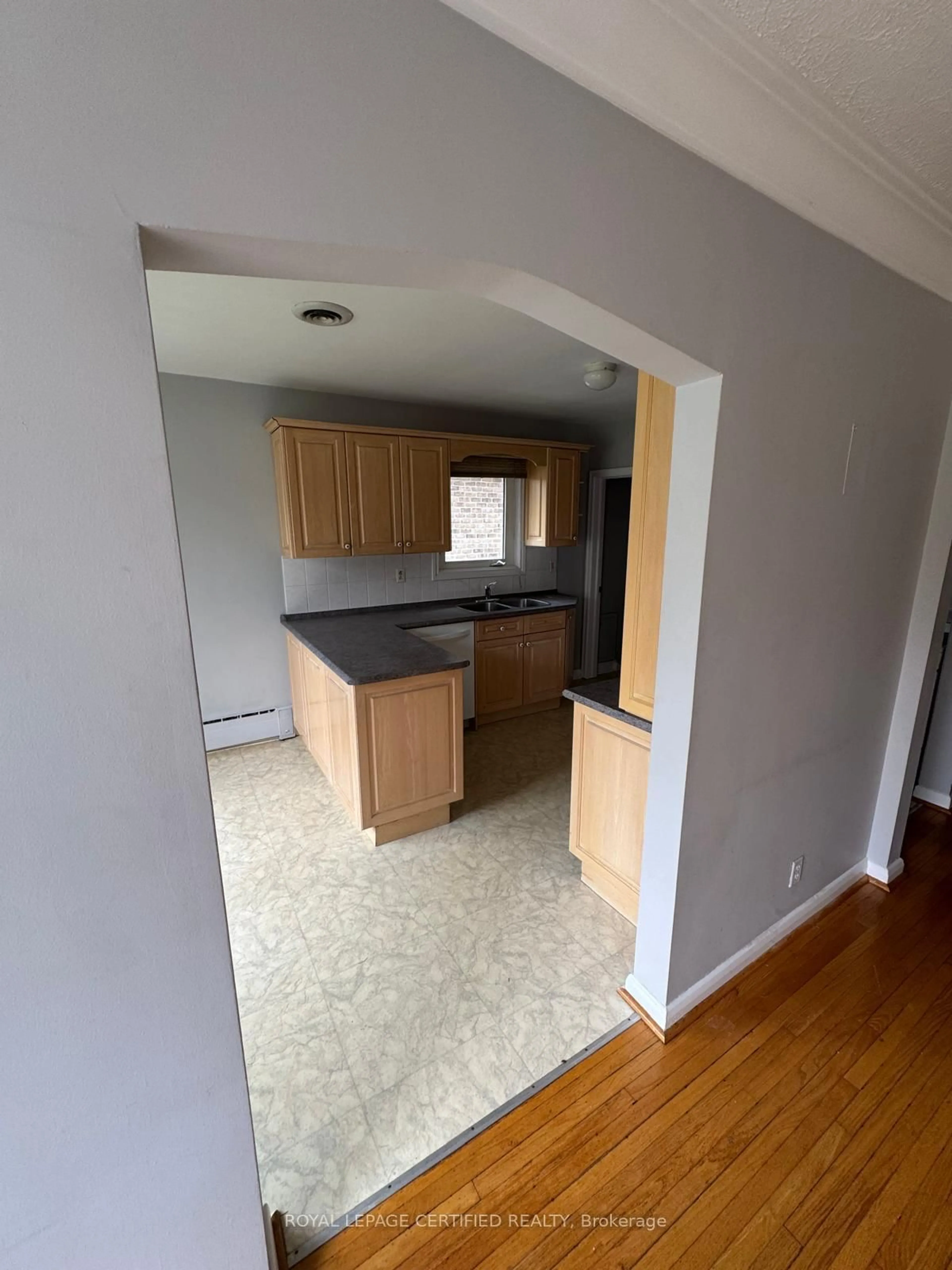 A pic of a room for 1540 Trotwood Ave, Mississauga Ontario L5G 3Z9