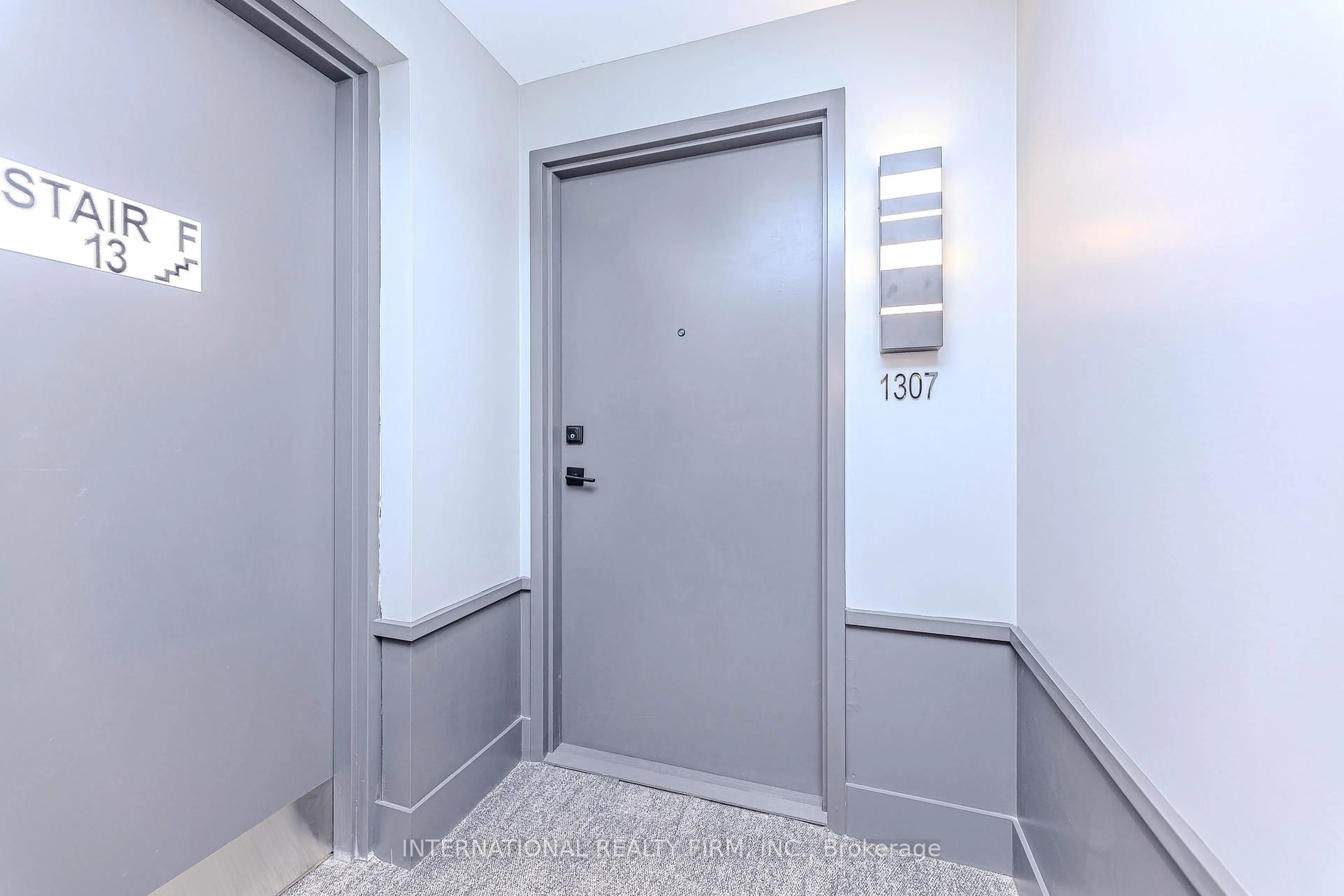 Indoor entryway for 2481 Taunton Rd #1307, Oakville Ontario L6H 3R7