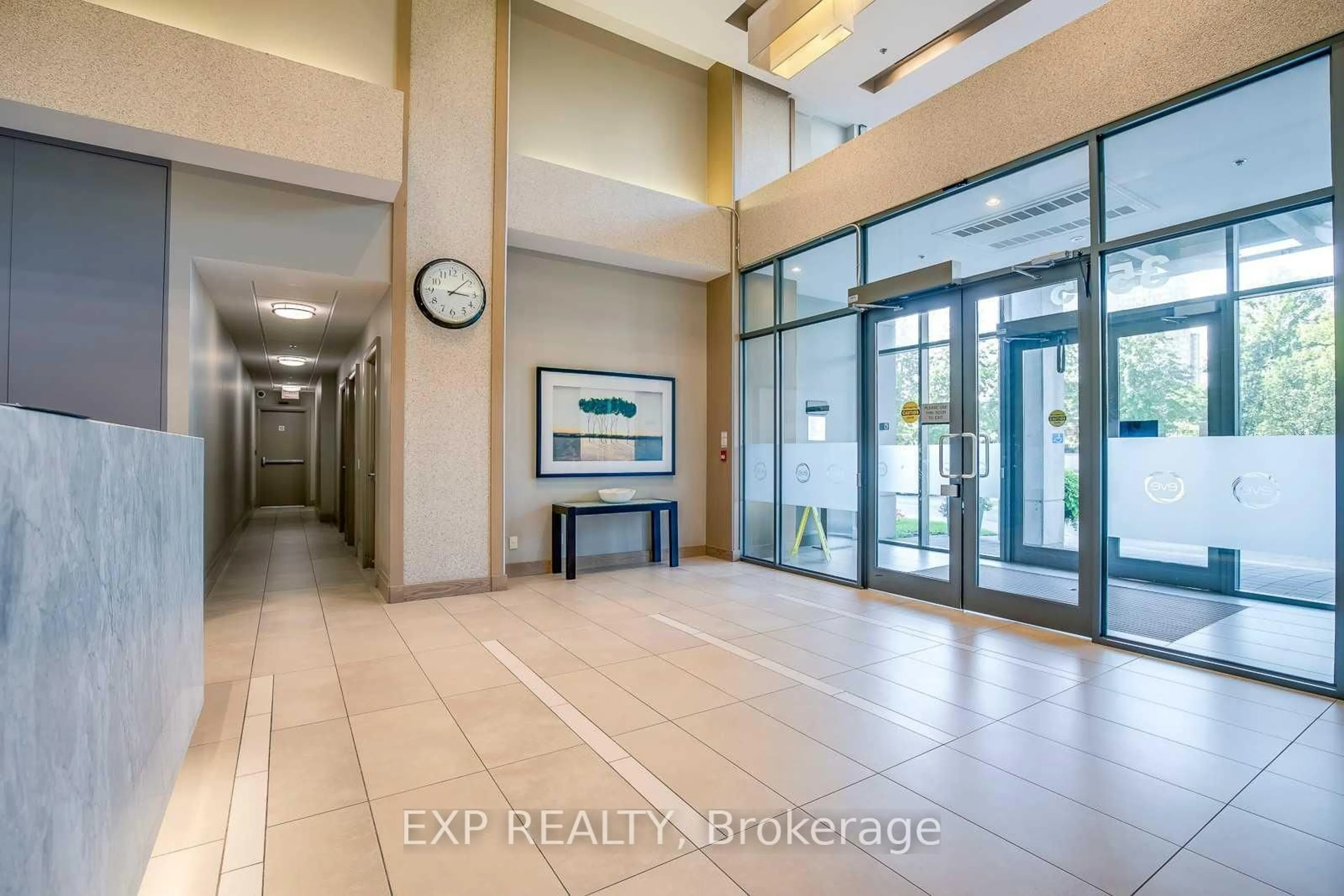 Indoor foyer for 3515 Kariya Dr #1701, Mississauga Ontario L5B 0C1