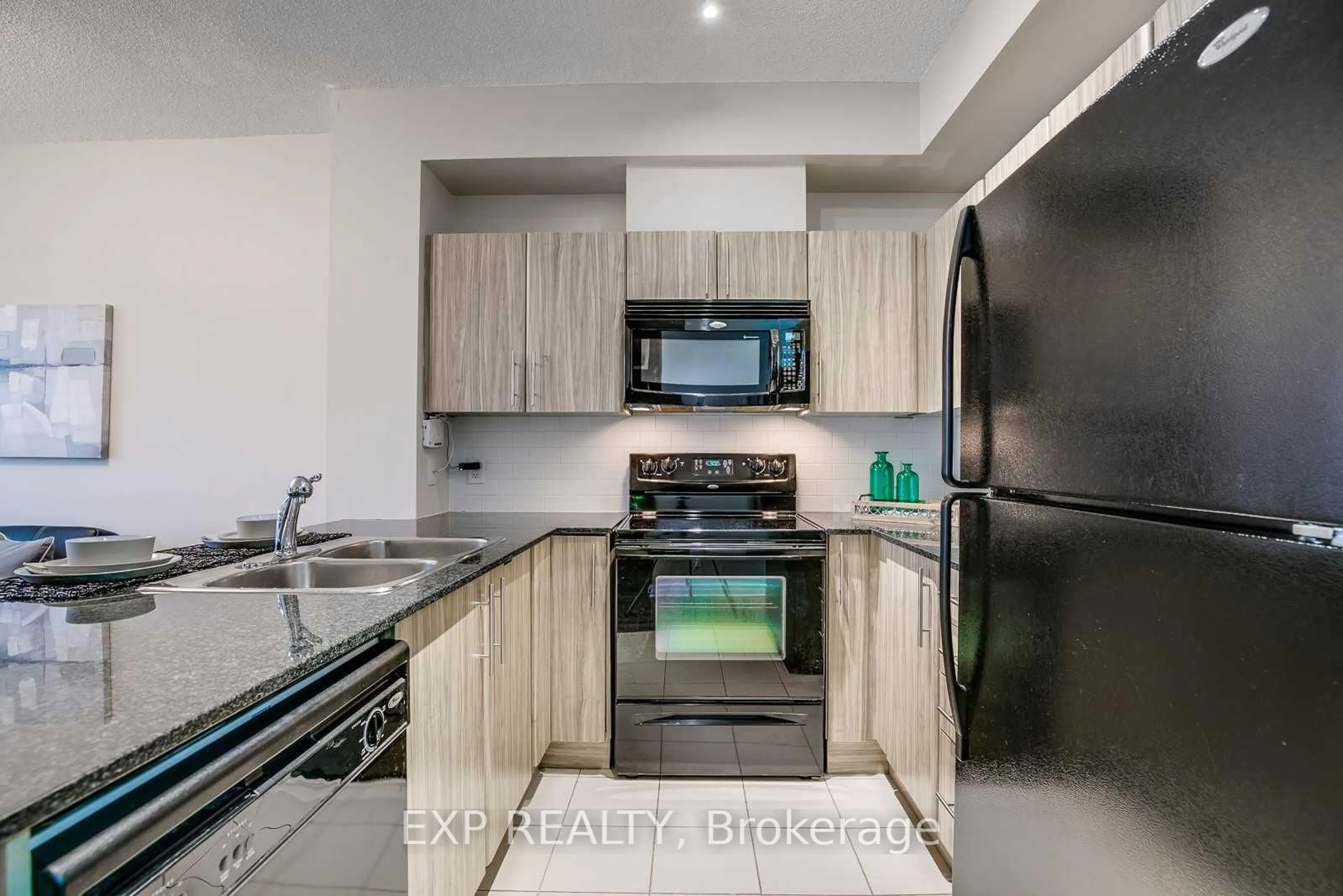 Standard kitchen, unknown for 3515 Kariya Dr #1701, Mississauga Ontario L5B 0C1