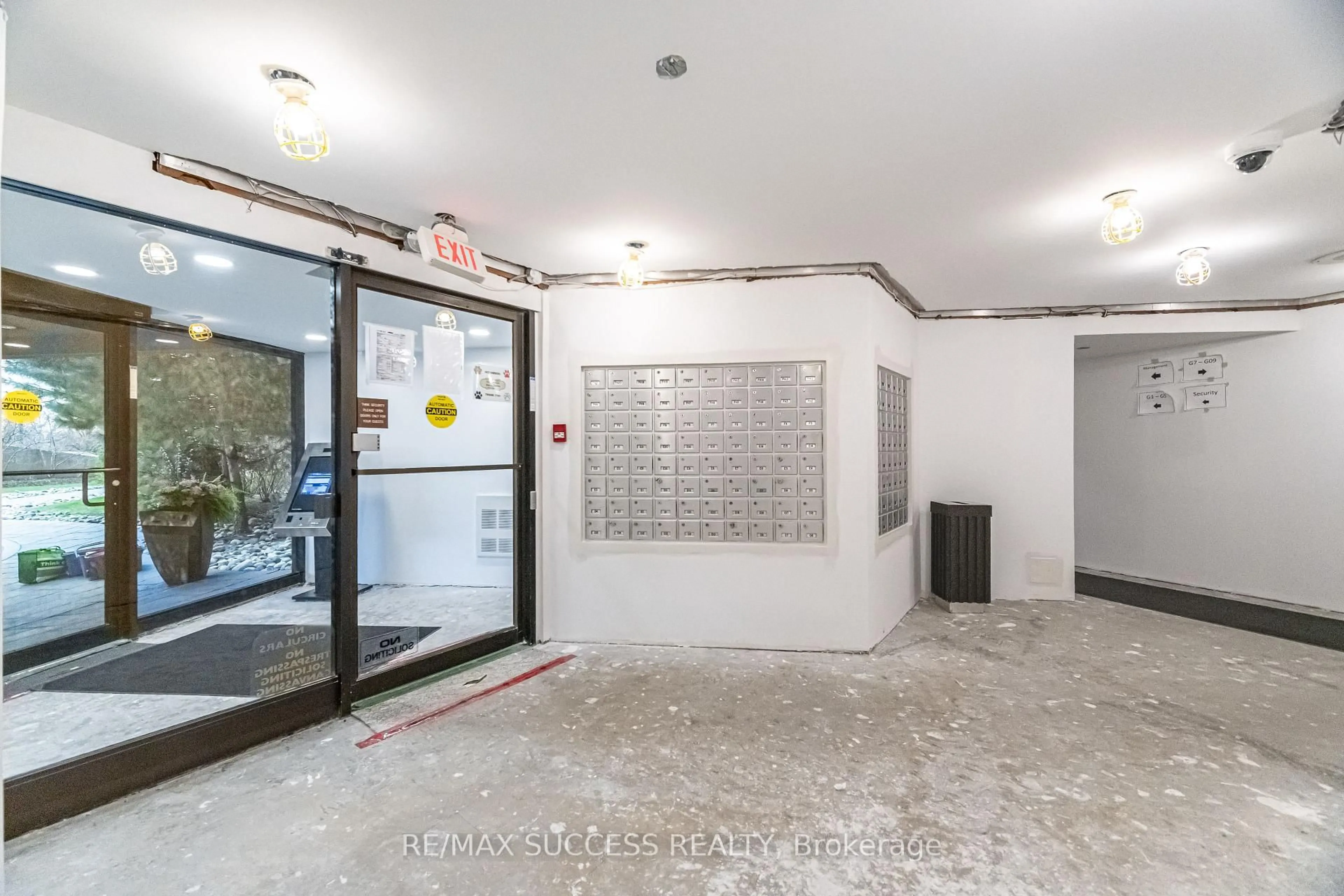 Indoor foyer for 296 Mill Rd #F8, Toronto Ontario M9C 4X8
