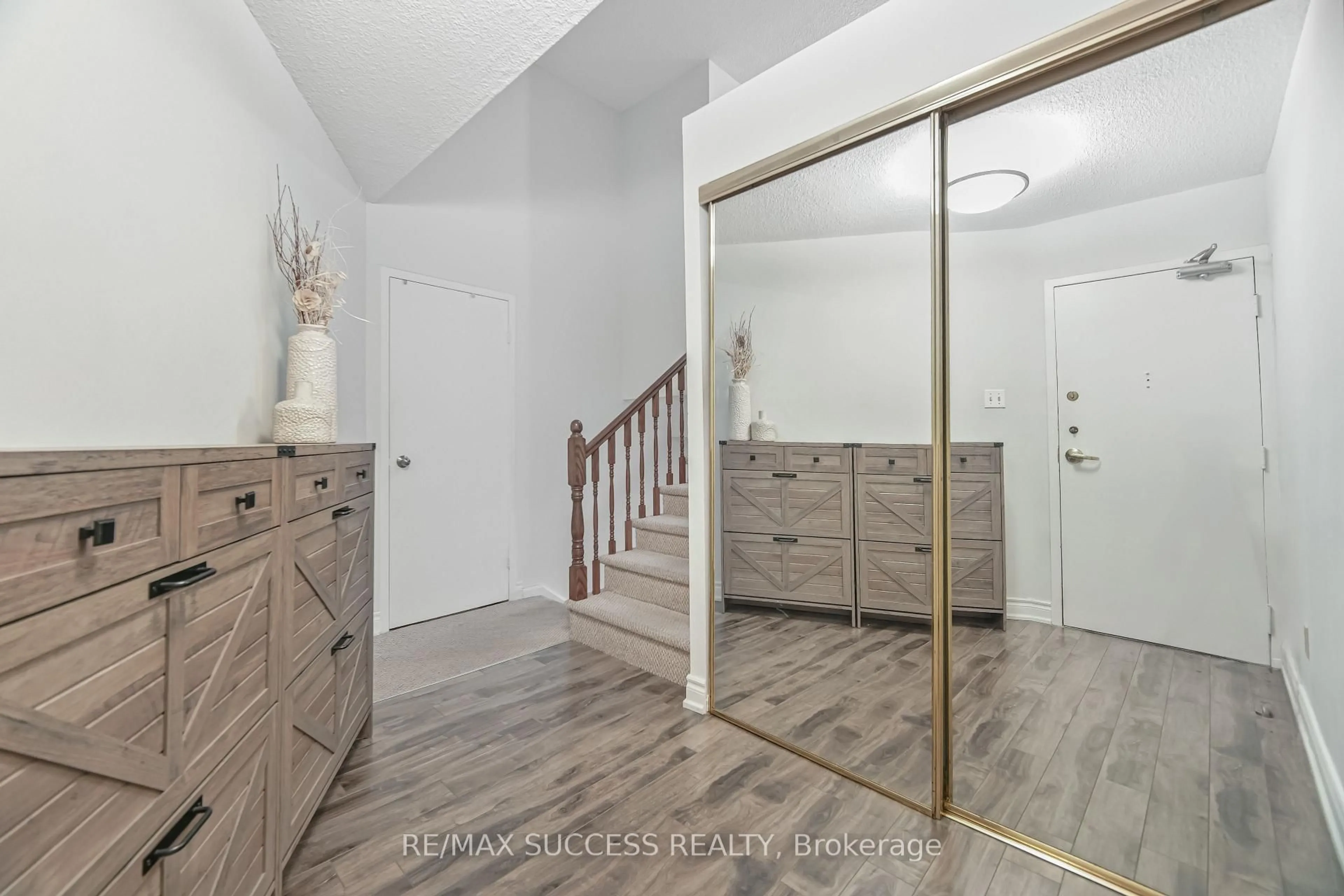 Indoor entryway for 296 Mill Rd #F8, Toronto Ontario M9C 4X8