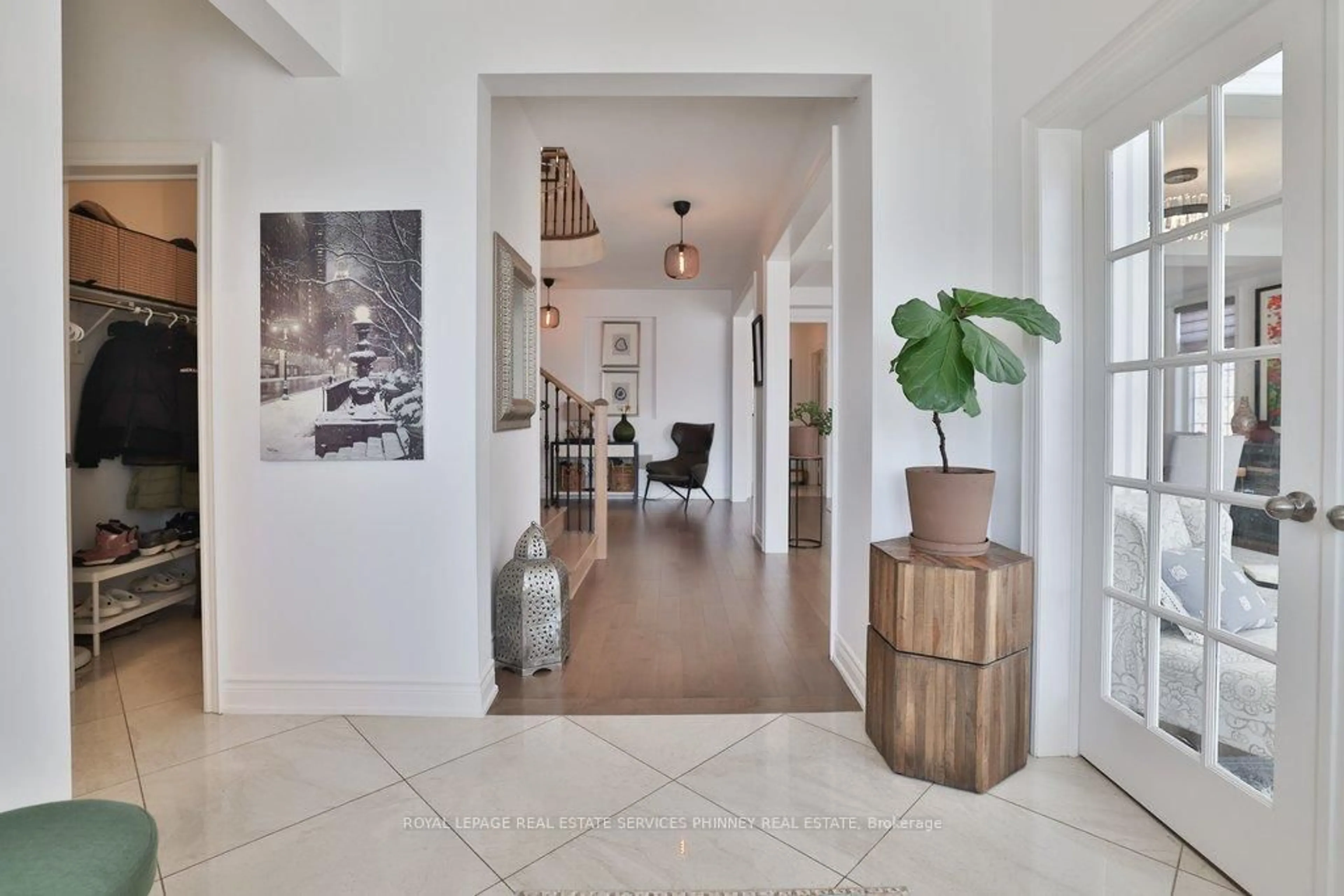 Indoor entryway for 491 Threshing Mill Blvd, Oakville Ontario L6H 7H5