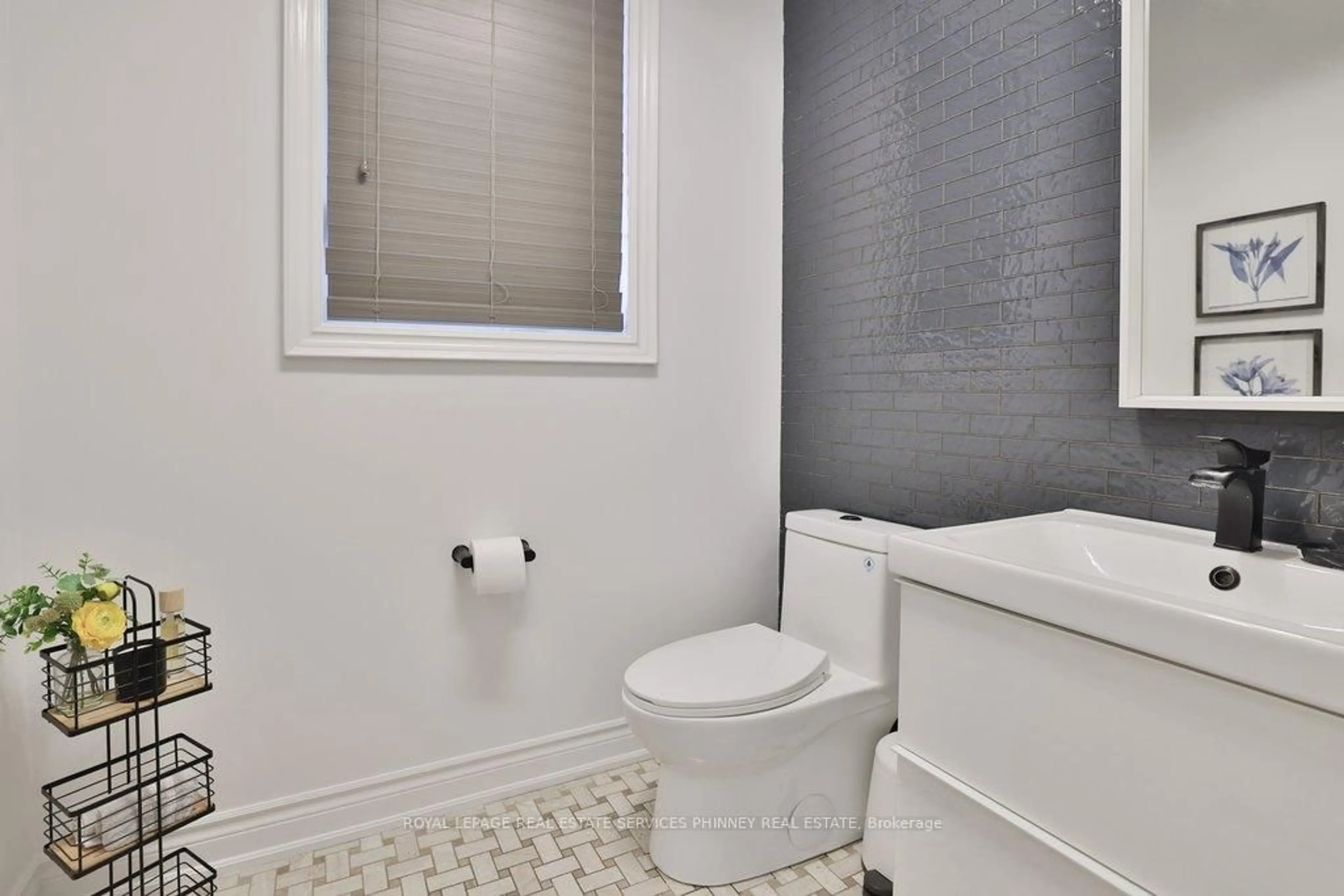 Standard bathroom, unknown for 491 Threshing Mill Blvd, Oakville Ontario L6H 7H5
