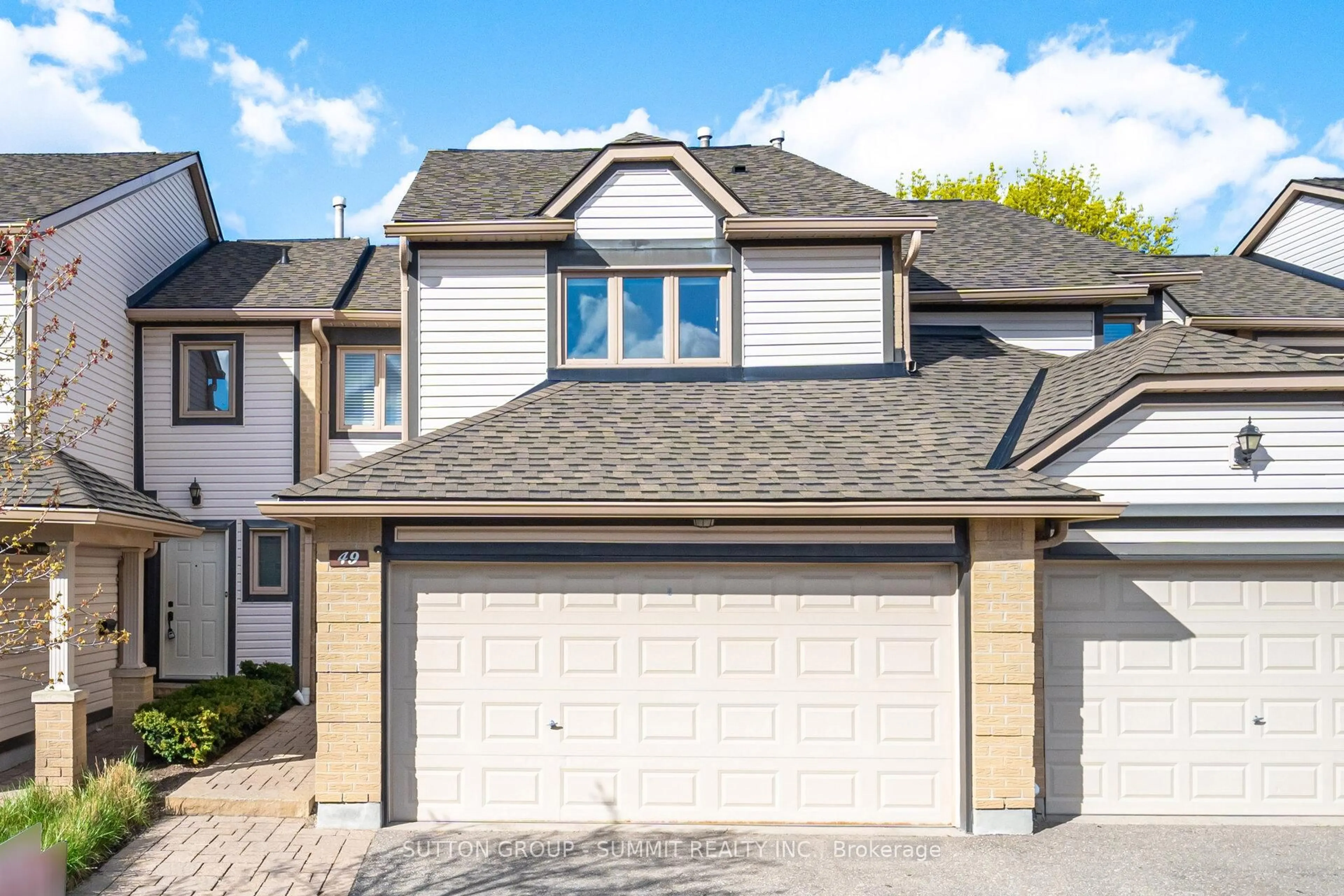 Home with vinyl exterior material, street for 2275 Credit Valley Rd #49, Mississauga Ontario L5M 4N5