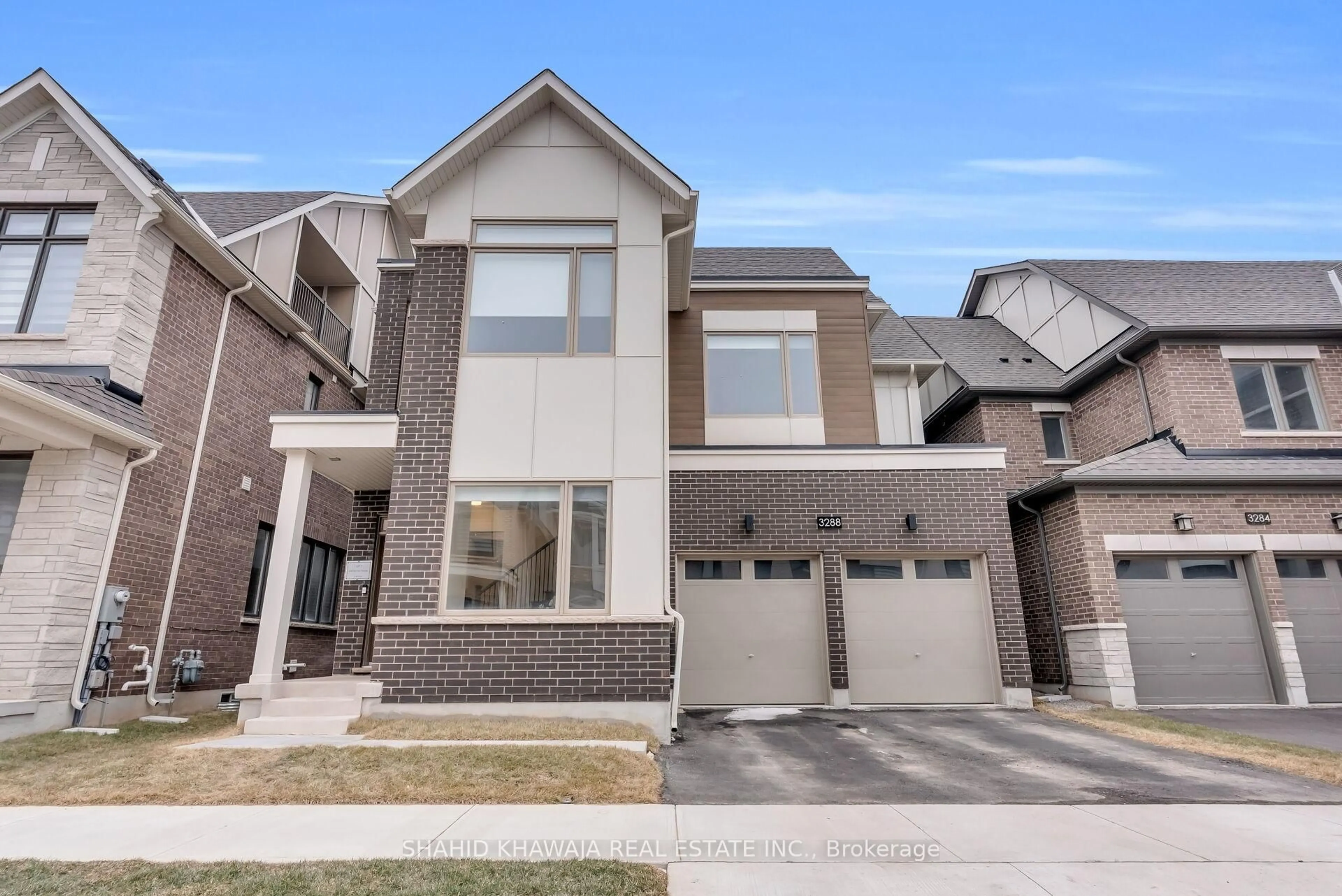 Home with brick exterior material, street for 3288 Mariner Pass, Oakville Ontario L6M 4K1