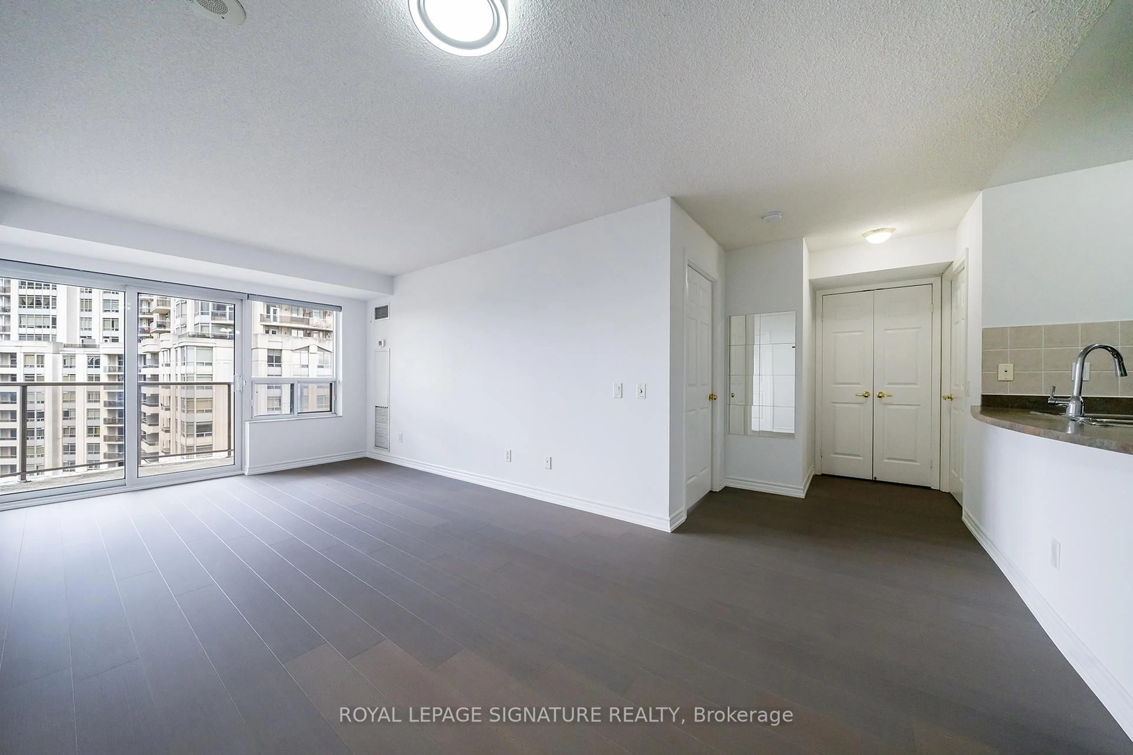 A pic of a room for 25 Kingsbridge Garden Circ #2321, Mississauga Ontario L5R 4B1