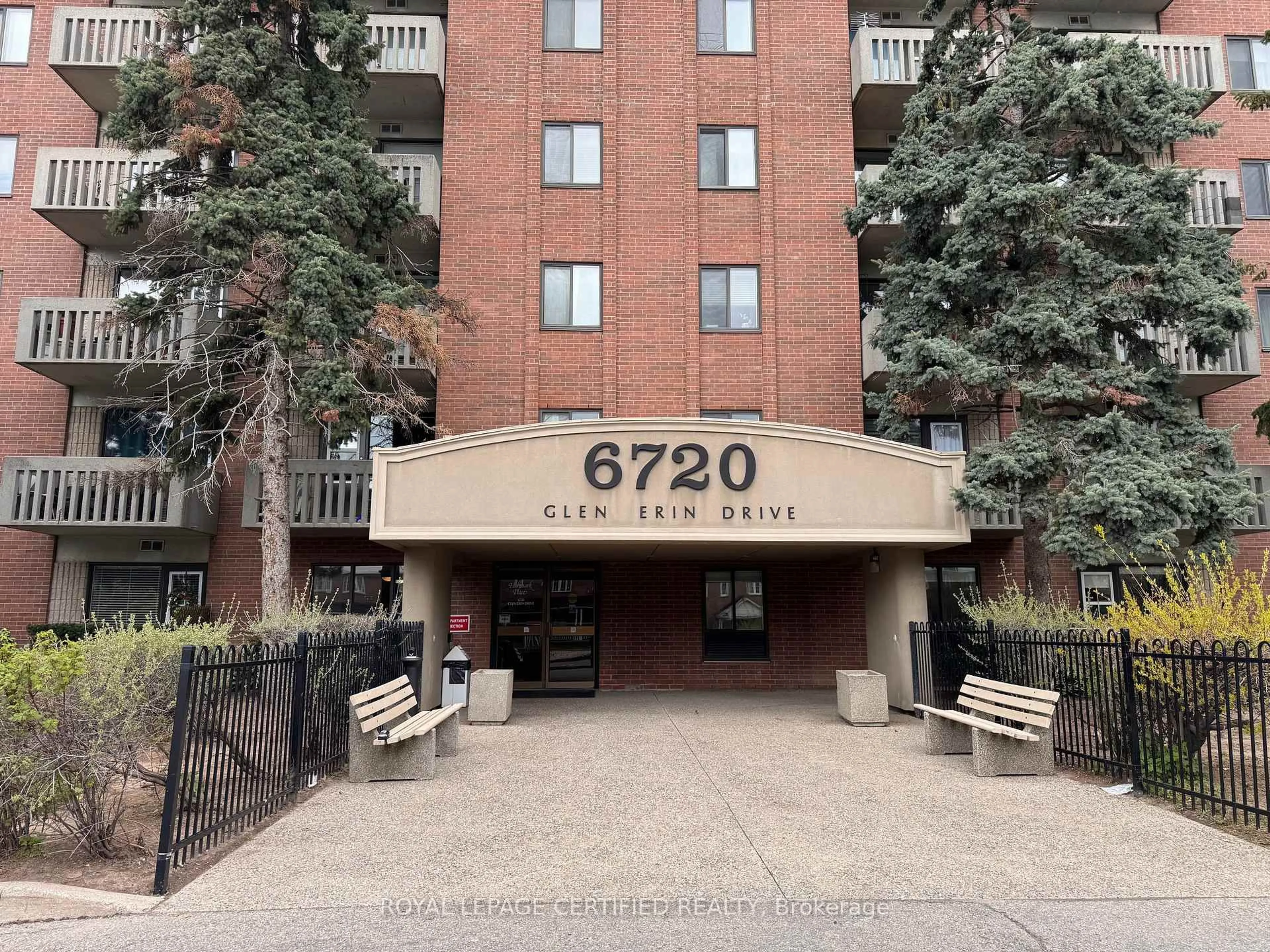 Indoor foyer for 6720 Glen Erin Dr #G5, Mississauga Ontario L5N 3K8
