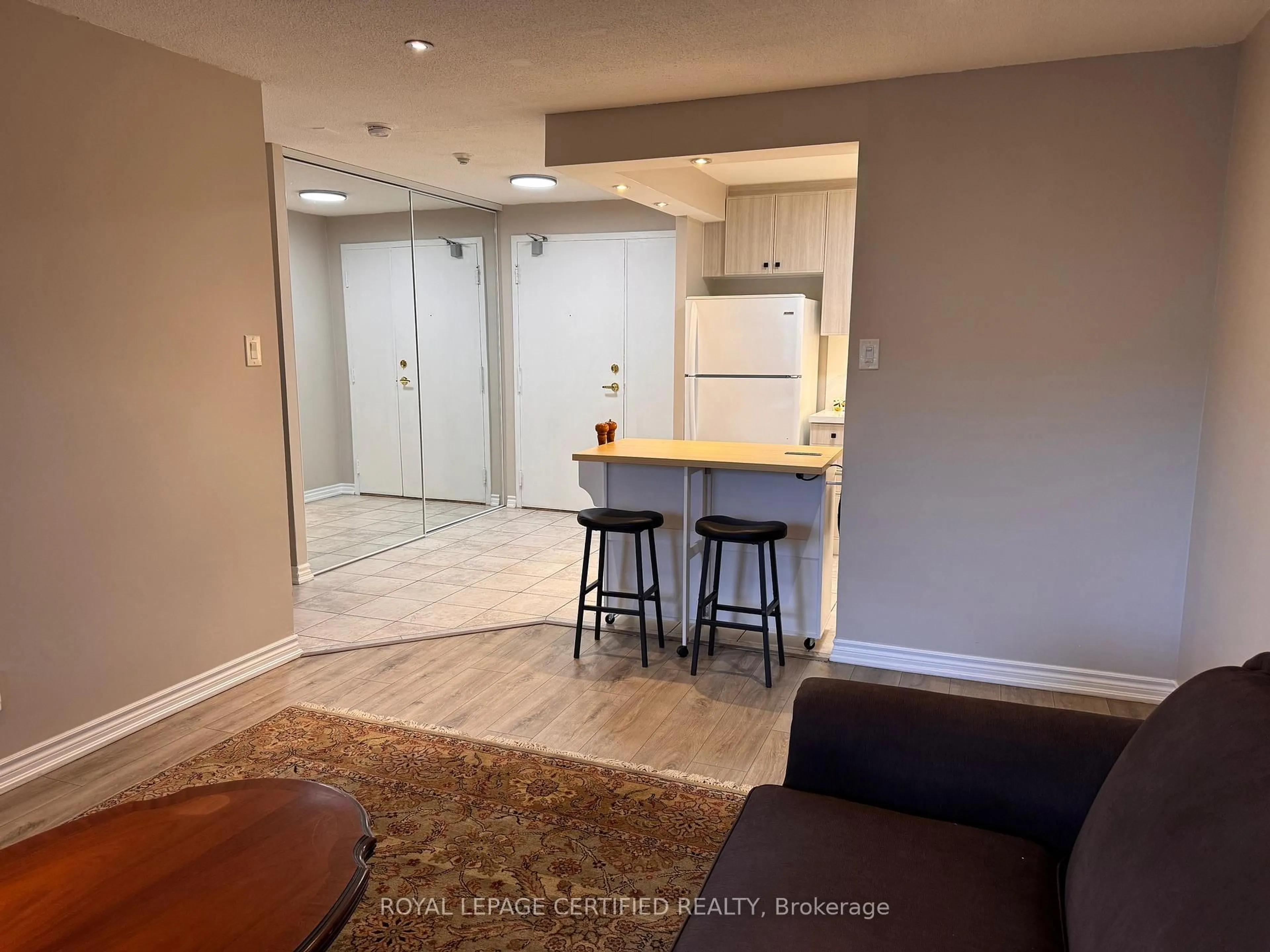 A pic of a room for 6720 Glen Erin Dr #G5, Mississauga Ontario L5N 3K8