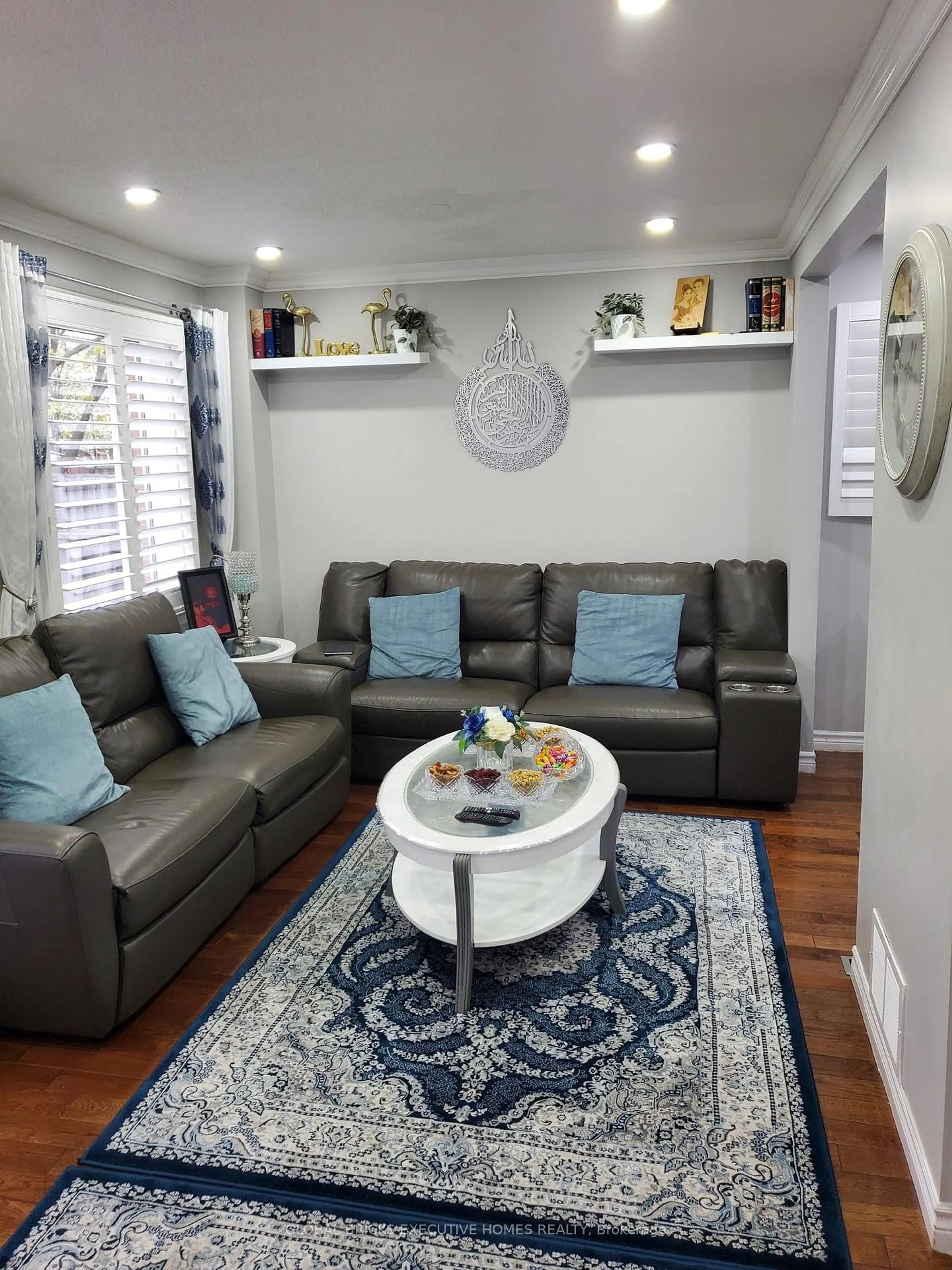 Living room with furniture, unknown for 18 Deerpark Cres, Brampton Ontario L6X 2T7