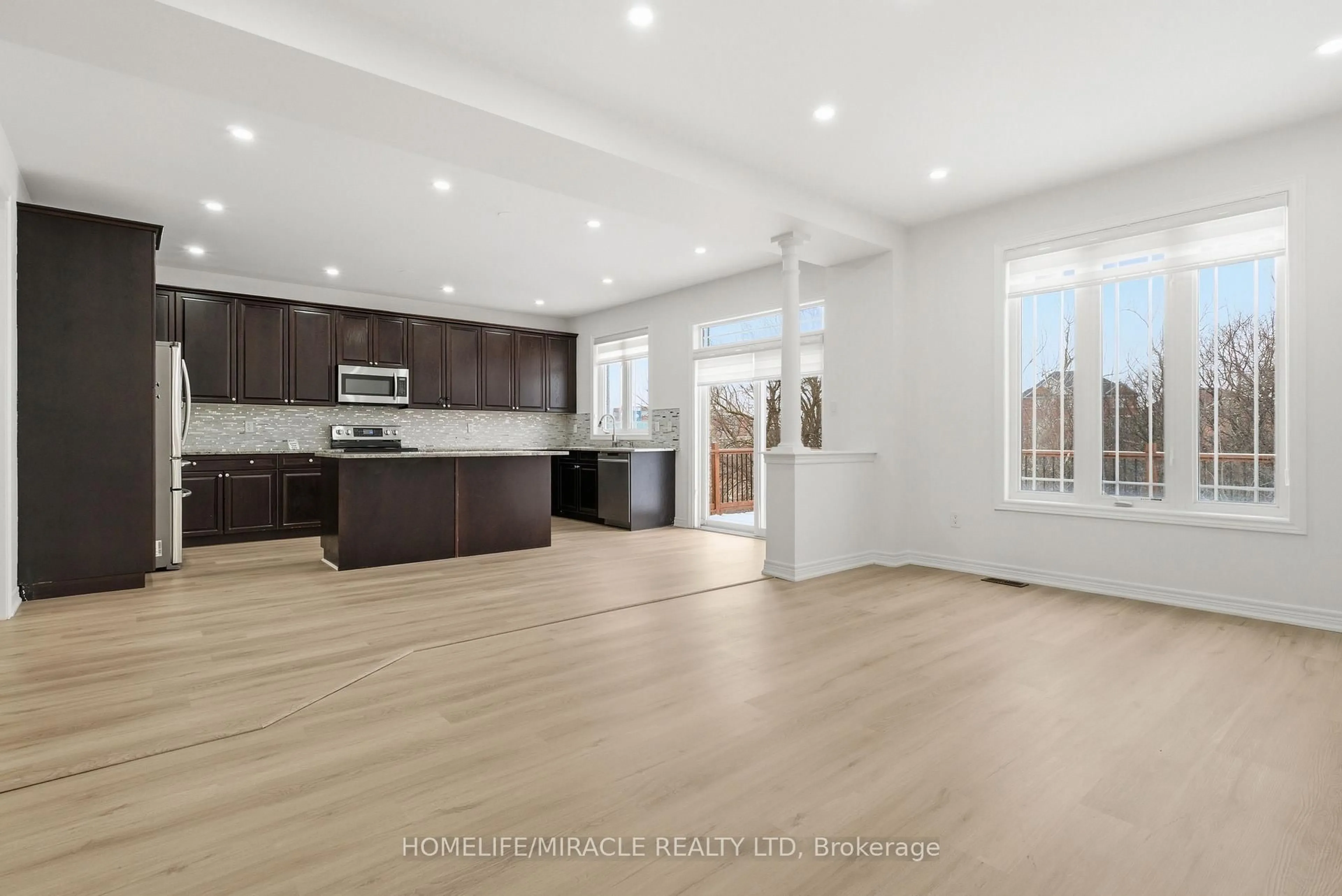 Open concept kitchen, unknown for 71 Skyvalley Dr, Brampton Ontario L6P 3B7