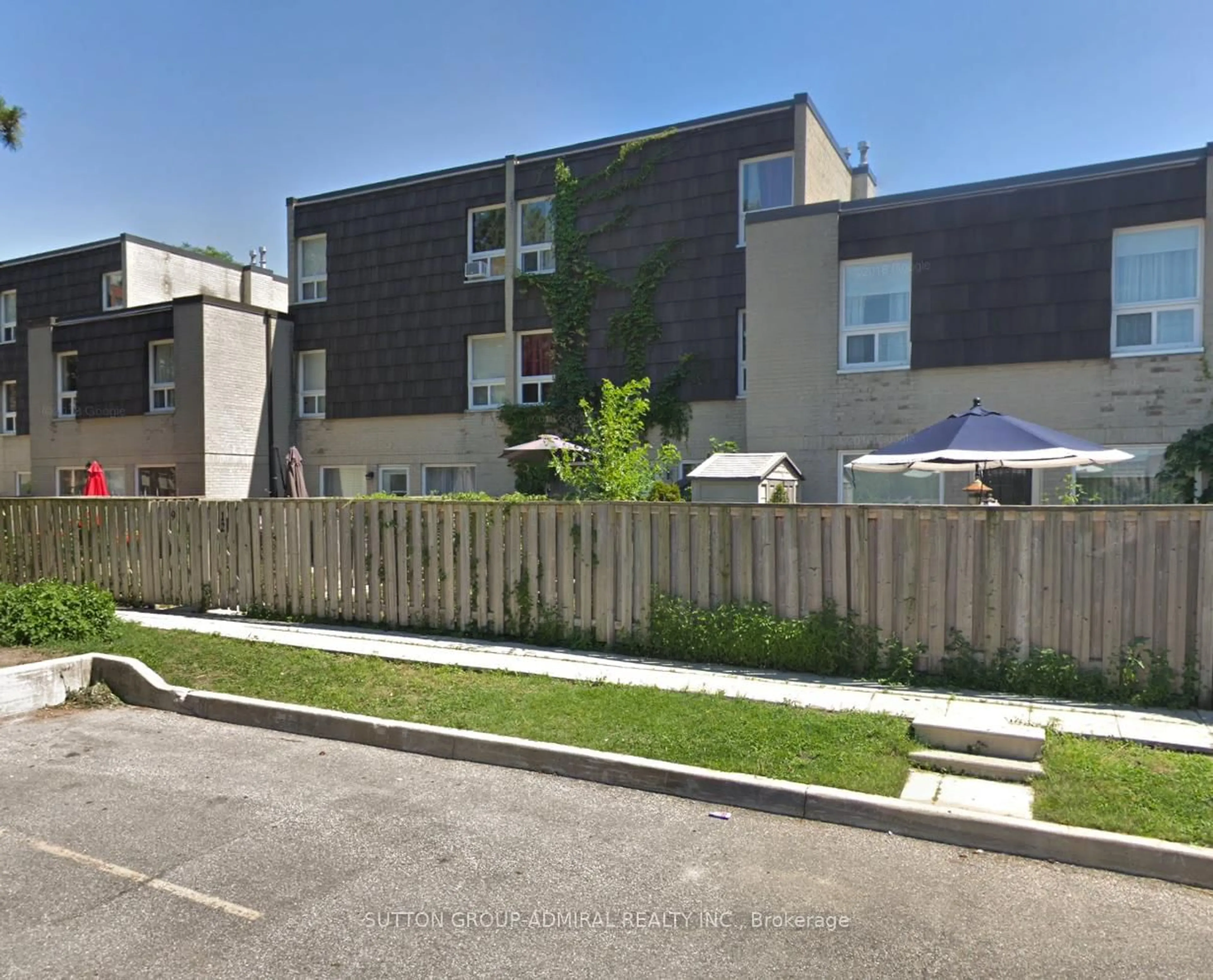 A pic from outside/outdoor area/front of a property/back of a property/a pic from drone, street for 21 Four Winds Dr #11, Toronto Ontario M3J 1K7