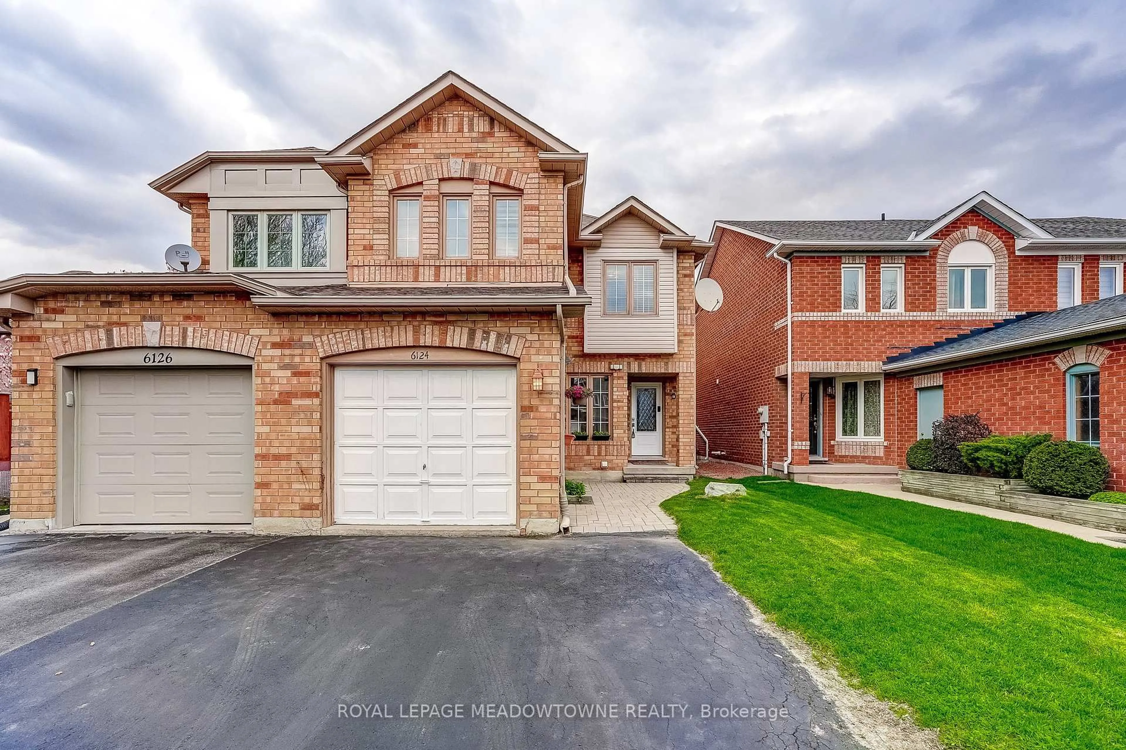 Home with brick exterior material, street for 6124 Clover Ridge Cres, Mississauga Ontario L5N 7B2