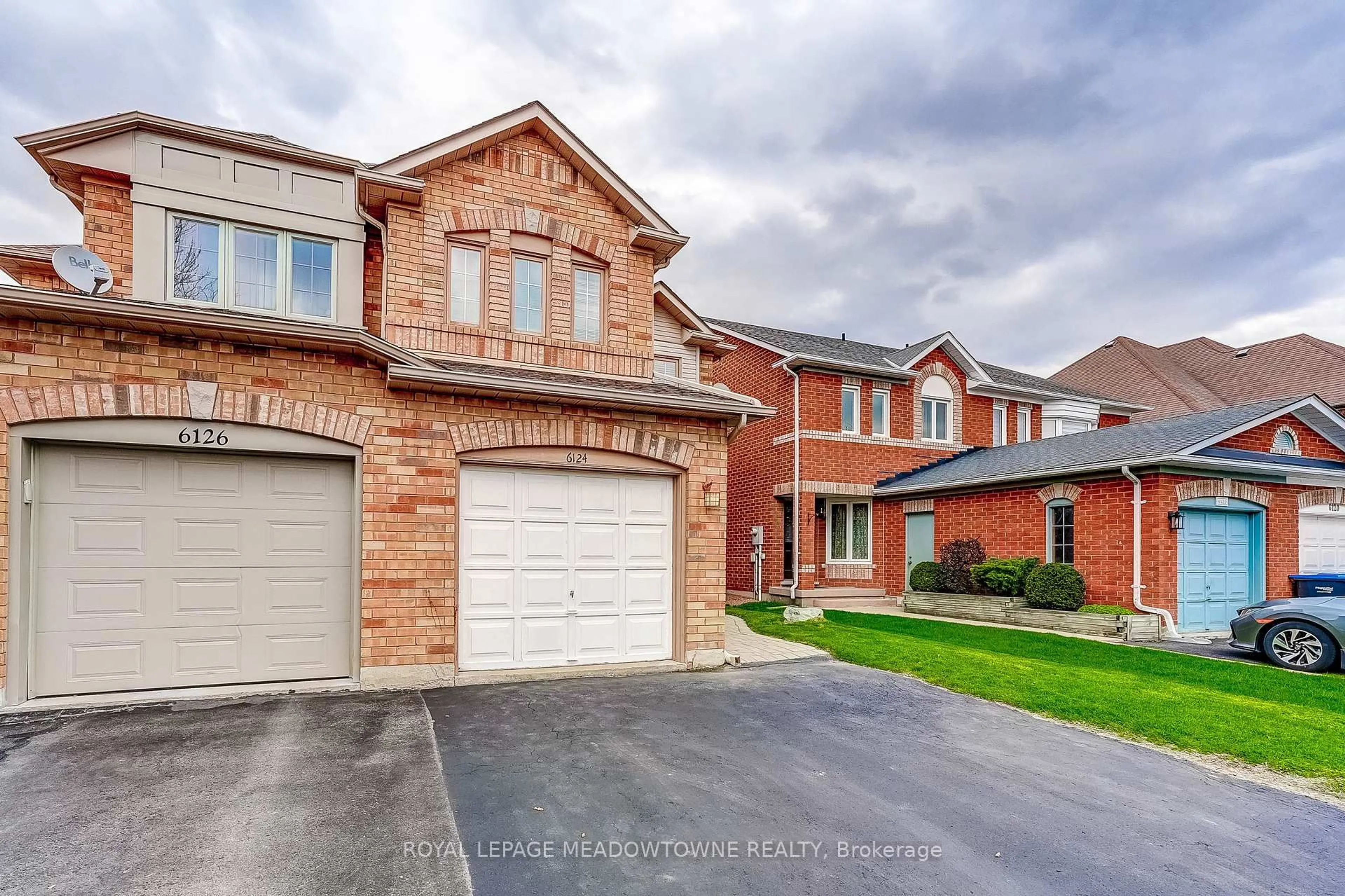 Home with brick exterior material, street for 6124 Clover Ridge Cres, Mississauga Ontario L5N 7B2
