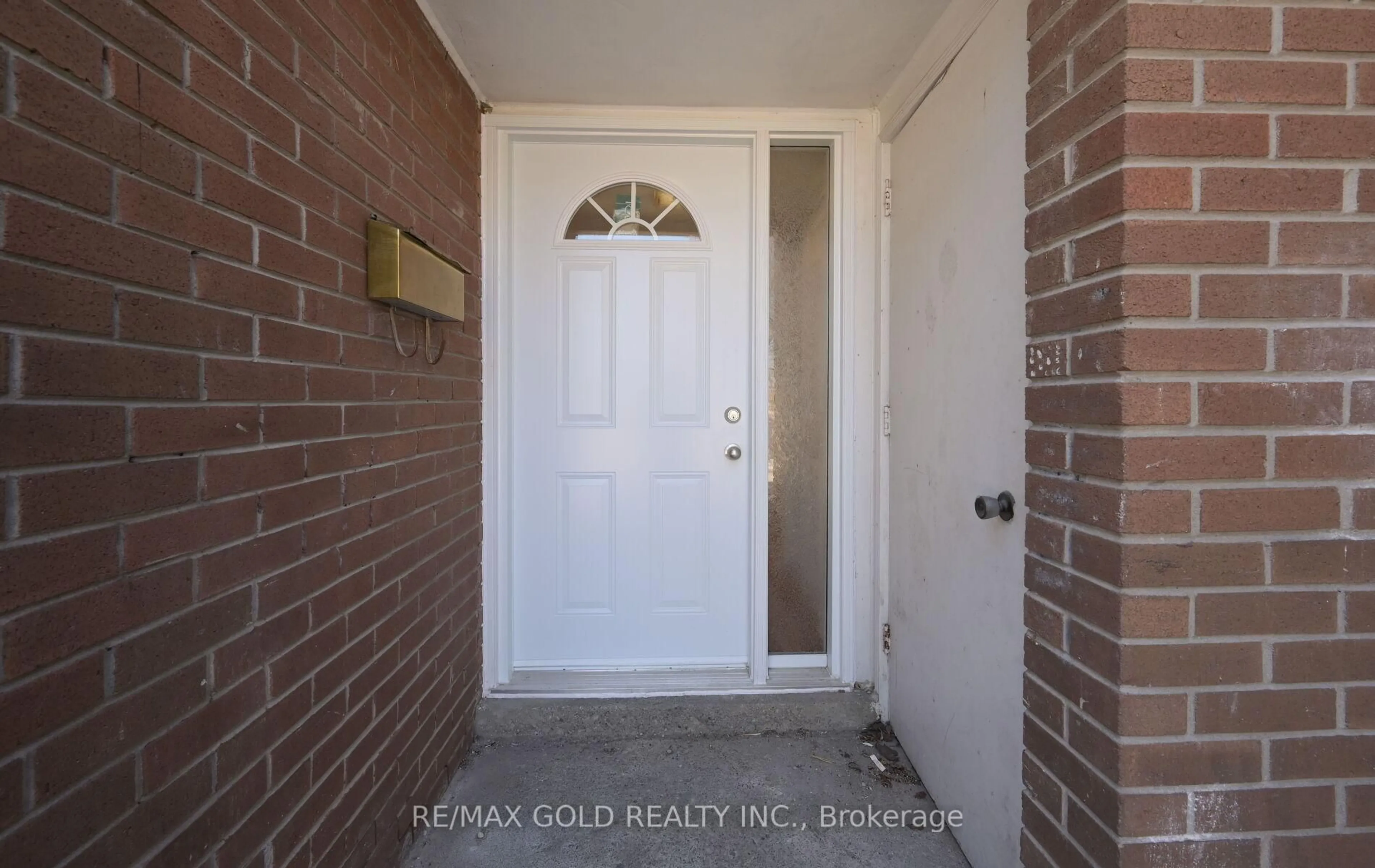 Indoor entryway for 1601 Albion Rd #266, Toronto Ontario M9V 1B6