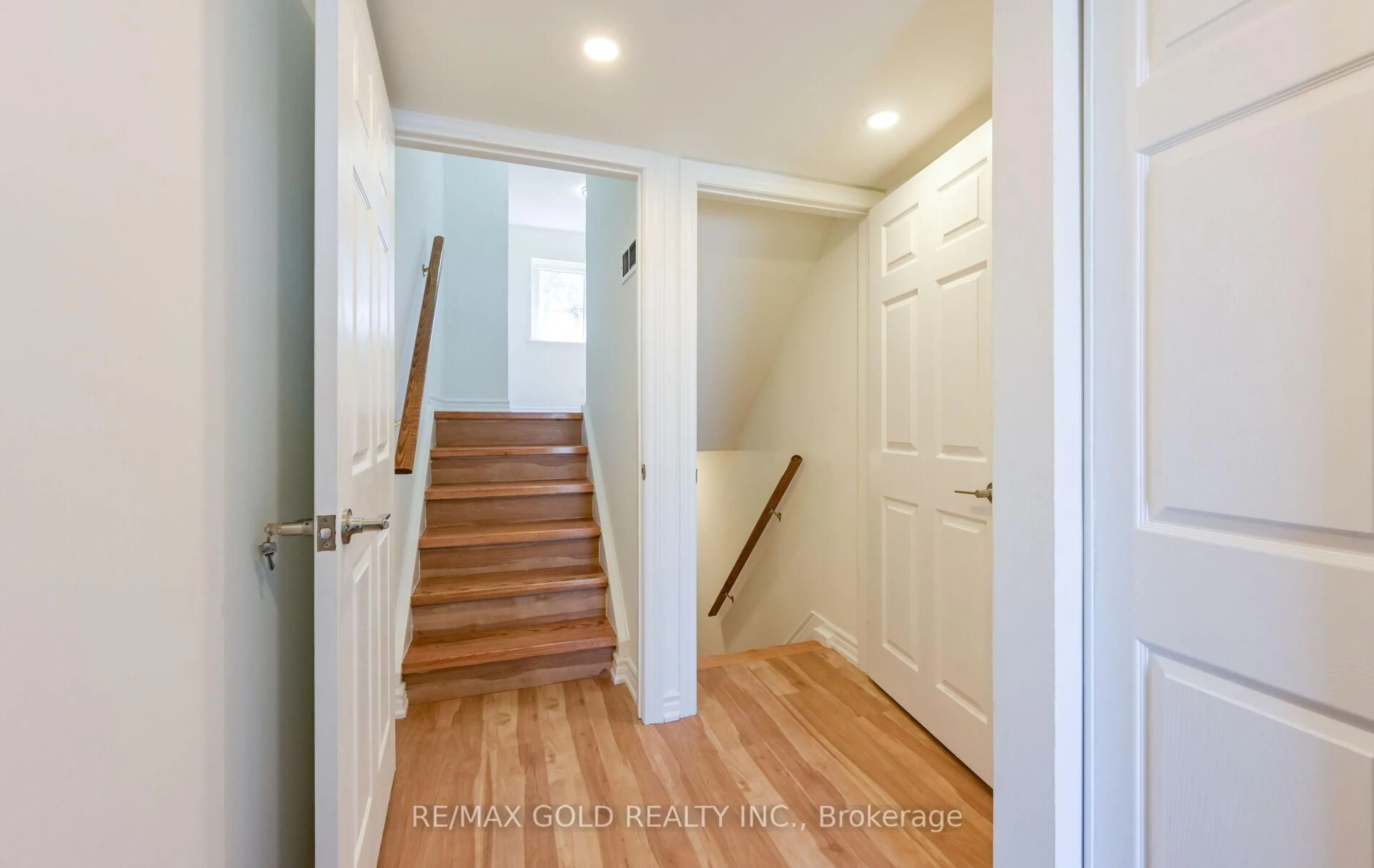 Indoor entryway for 1601 Albion Rd #266, Toronto Ontario M9V 1B6