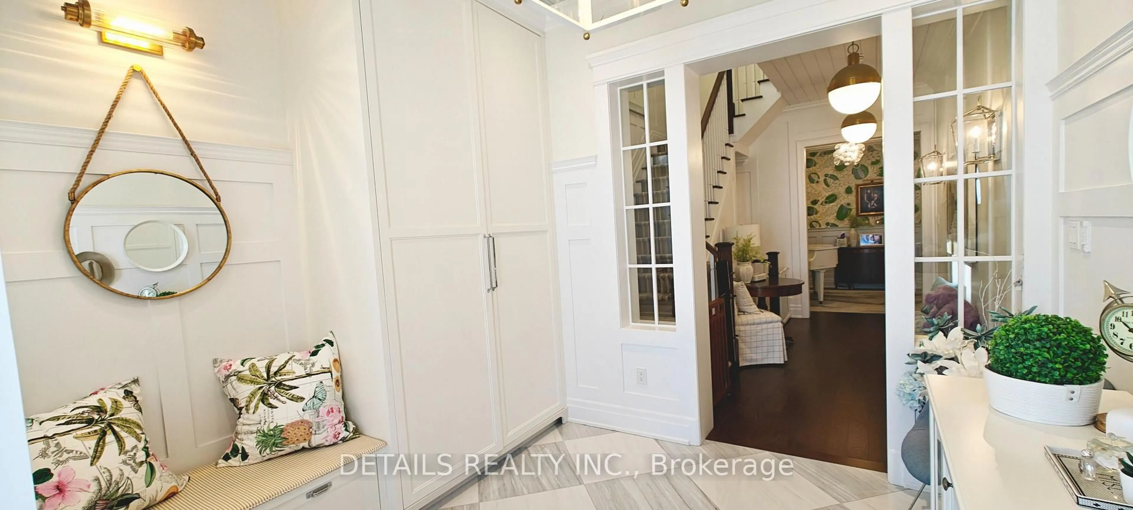 Indoor entryway for 3268 Post Rd, Oakville Ontario L6H 1L2