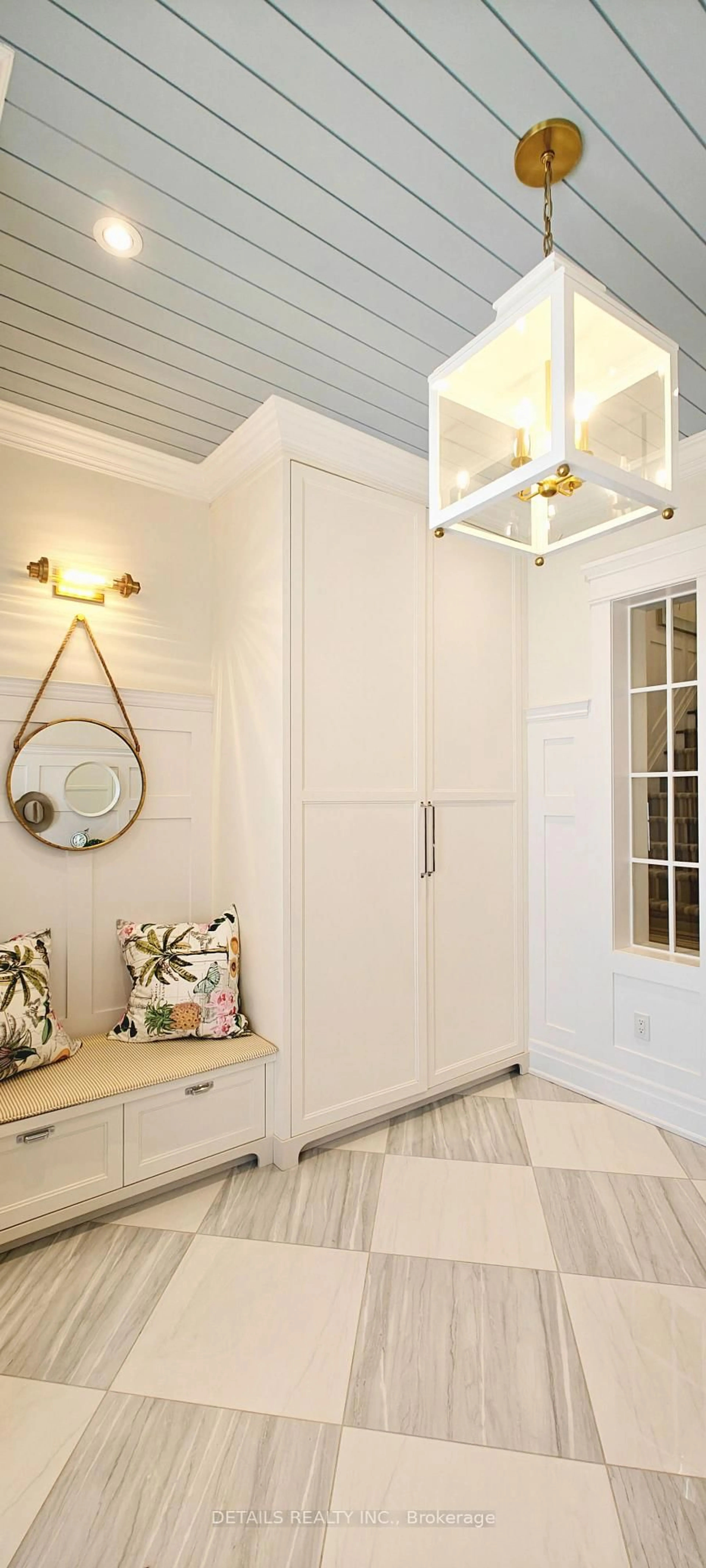 Indoor entryway for 3268 Post Rd, Oakville Ontario L6H 1L2