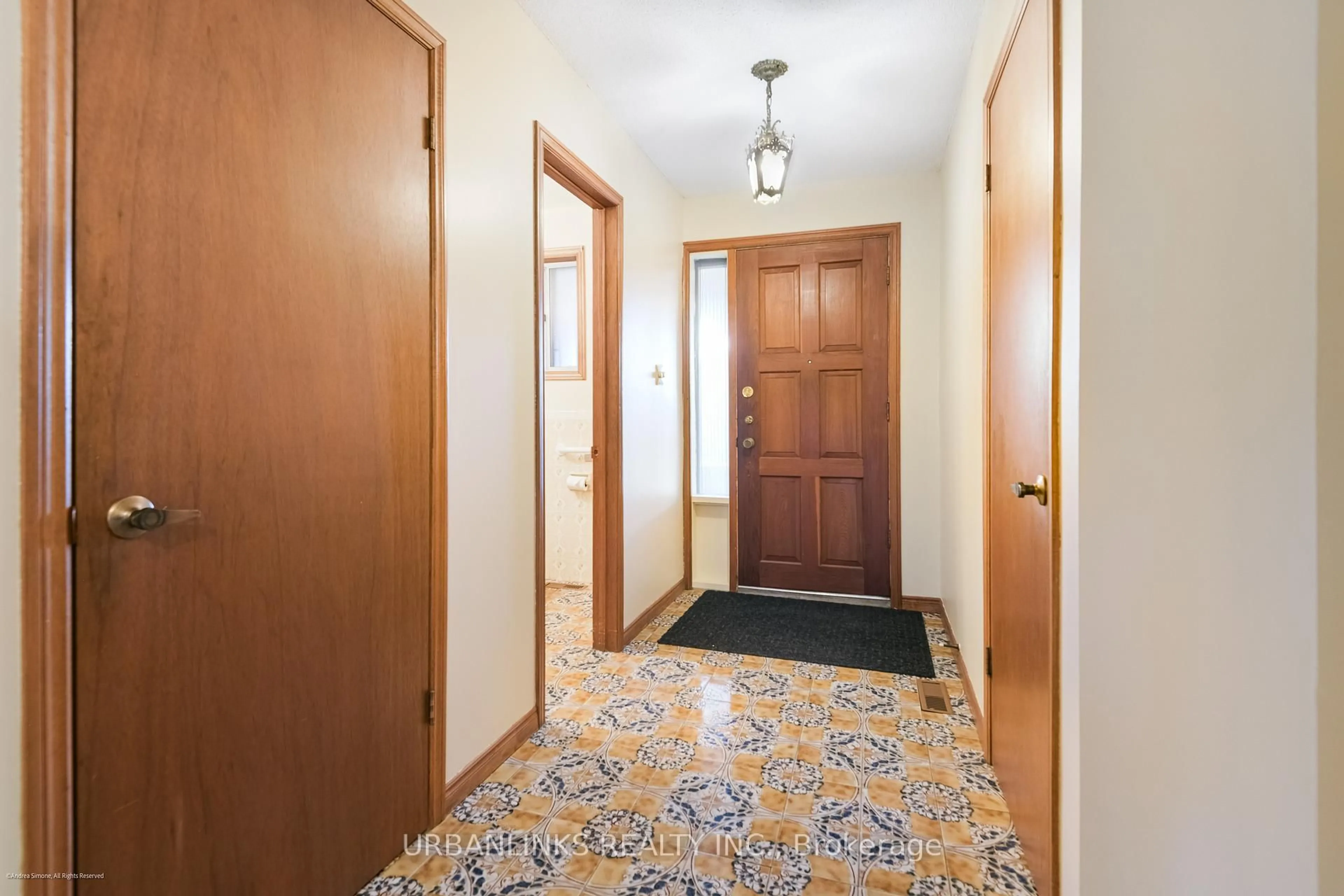 Indoor foyer for 78 Evans Ave, Toronto Ontario M8Z 1H8