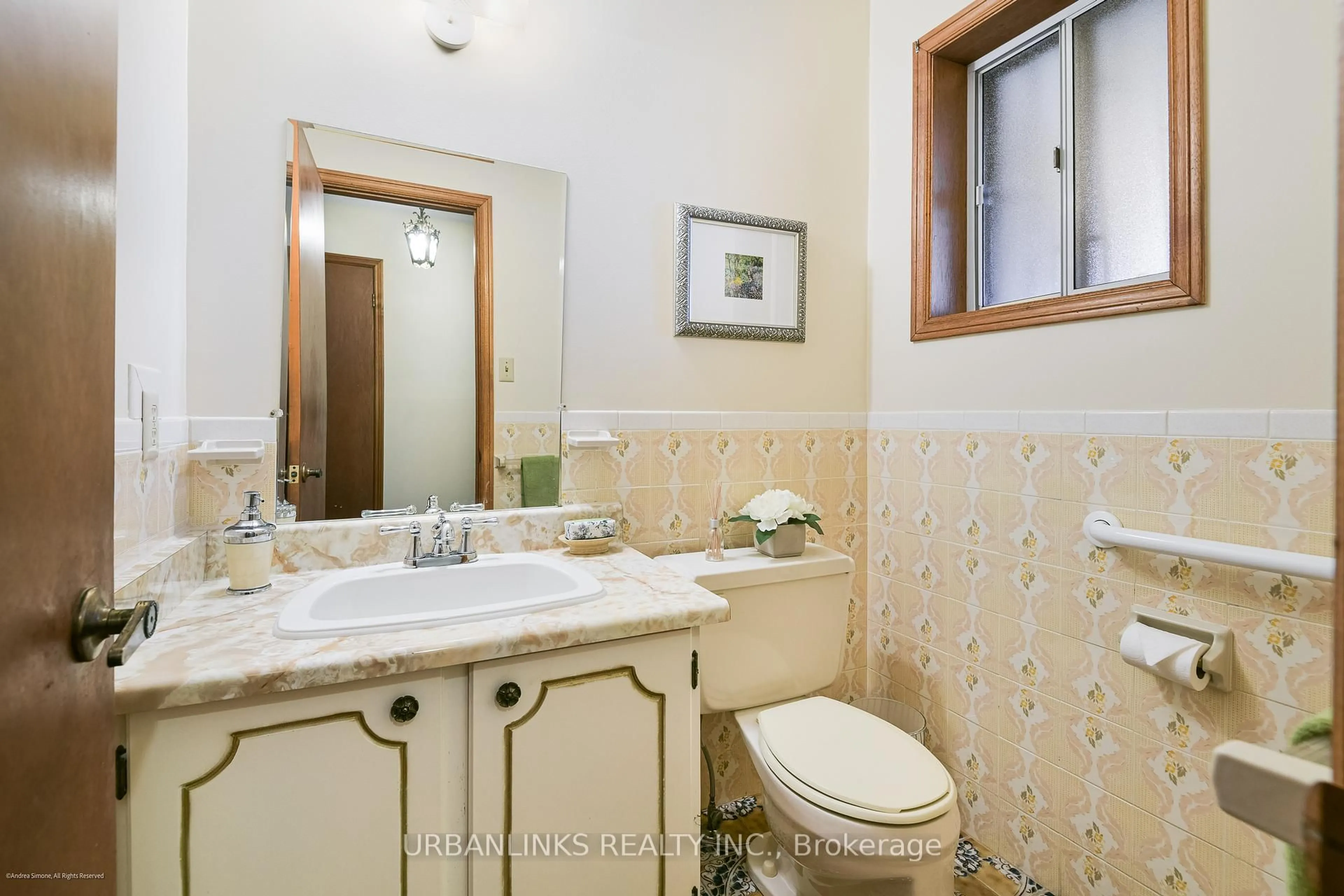Standard bathroom, ceramic/tile floor for 78 Evans Ave, Toronto Ontario M8Z 1H8