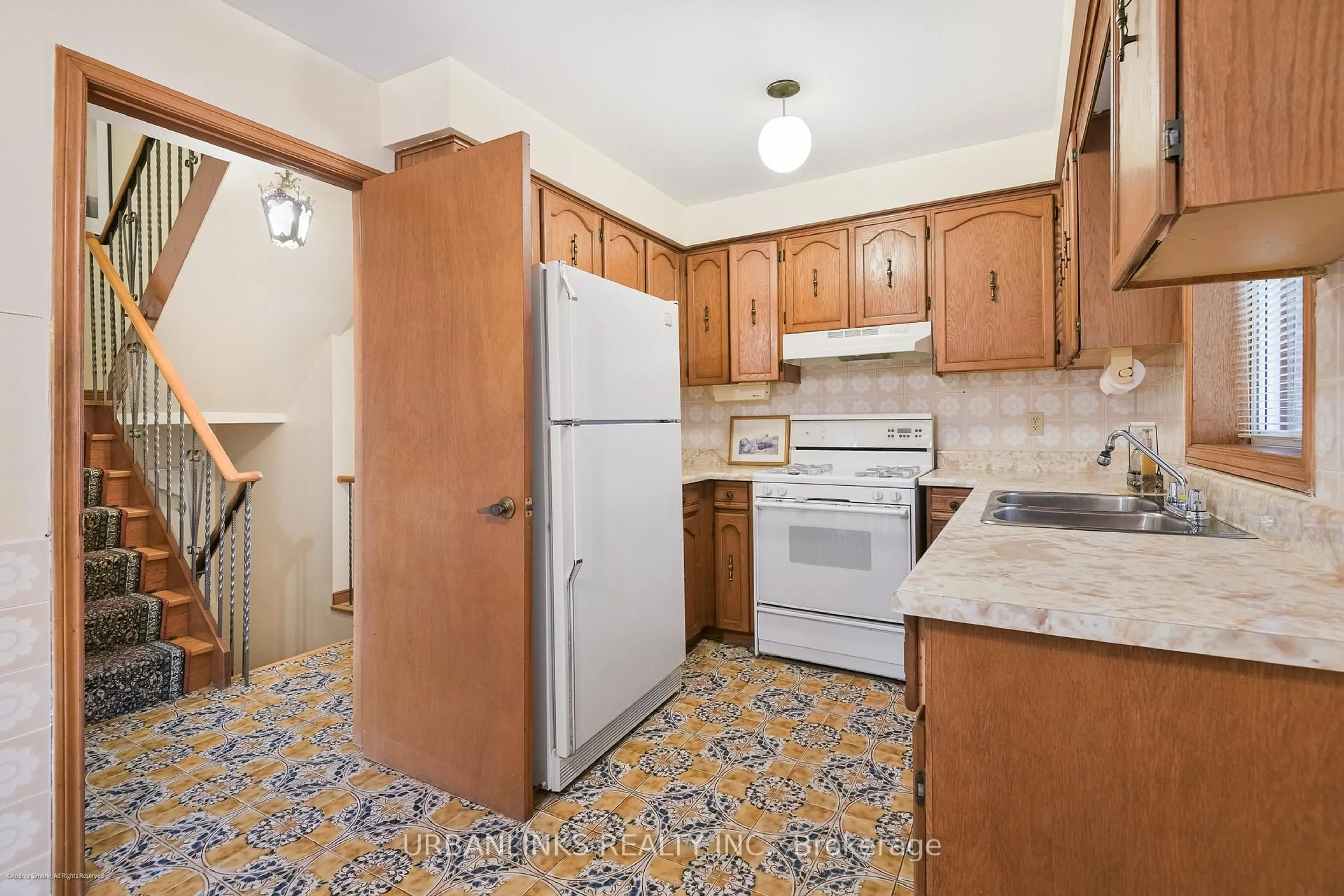 Standard kitchen, ceramic/tile floor for 78 Evans Ave, Toronto Ontario M8Z 1H8