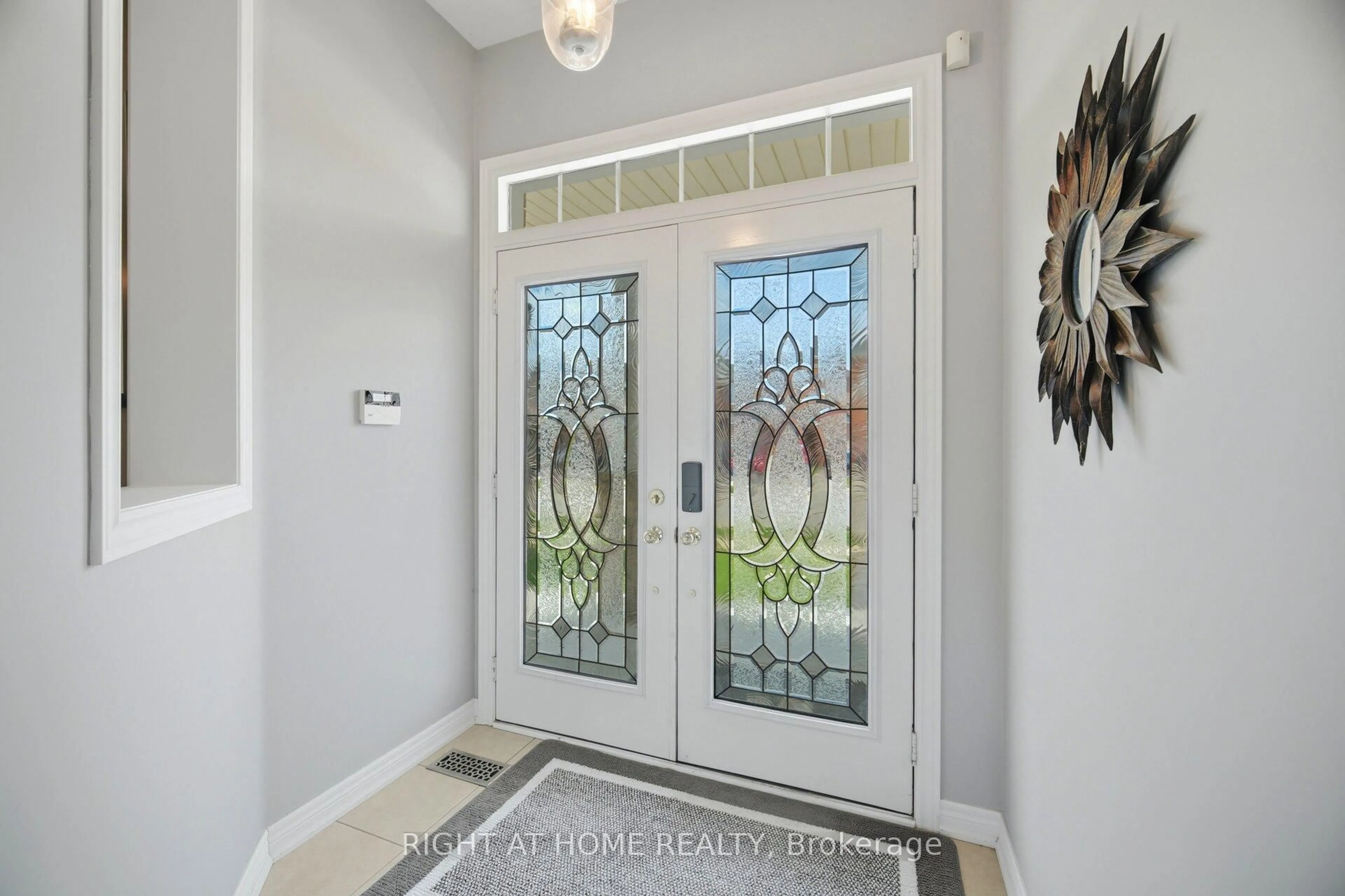 Indoor entryway for 333 Sunny Meadow Blvd, Brampton Ontario L6R 0E9