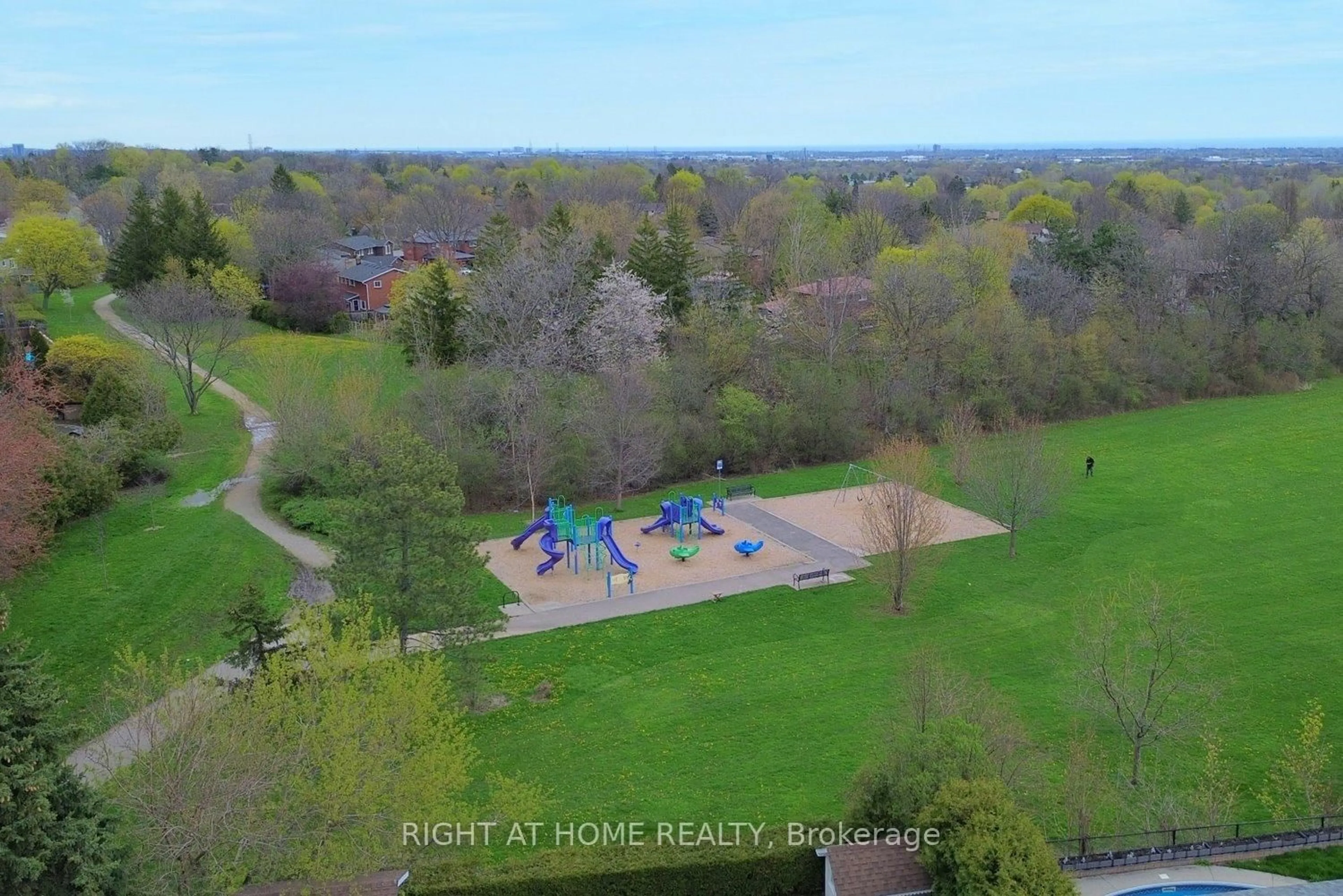 A pic from outside/outdoor area/front of a property/back of a property/a pic from drone, water/lake/river/ocean view for 2451 Sinclair Circ, Burlington Ontario L7P 3K9