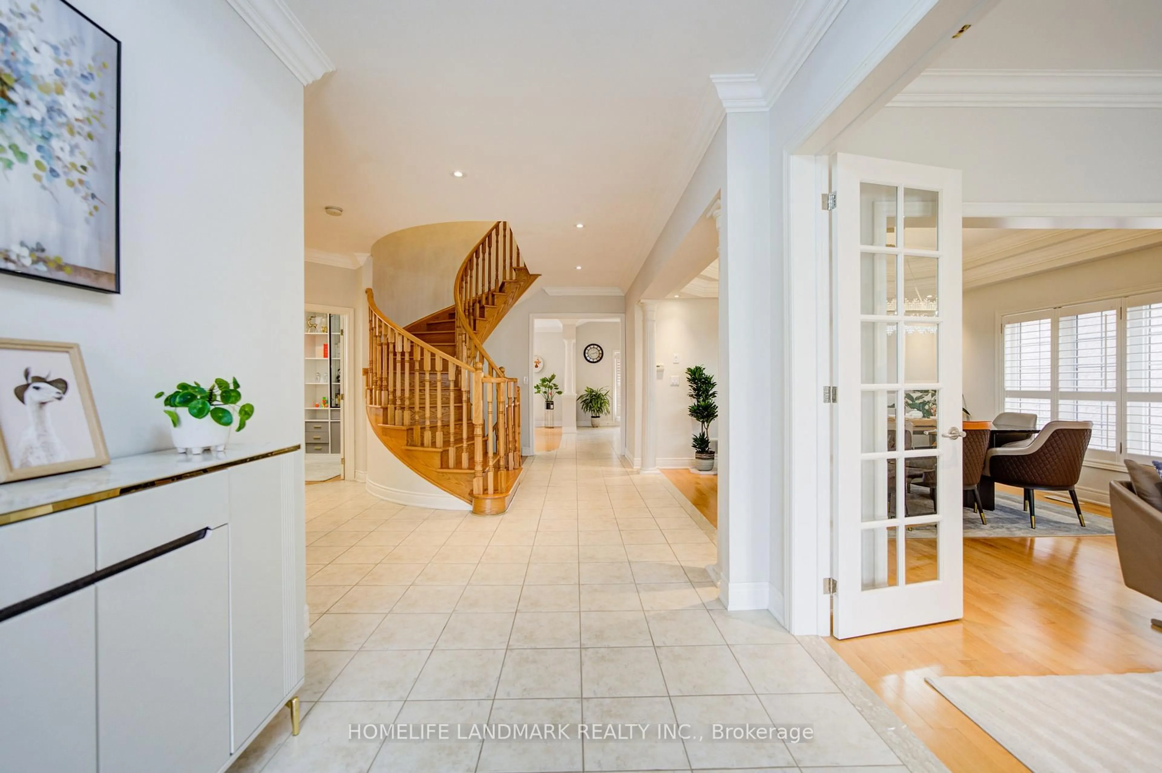 Indoor foyer for 2323 Awenda Dr, Oakville Ontario L6H 7J7