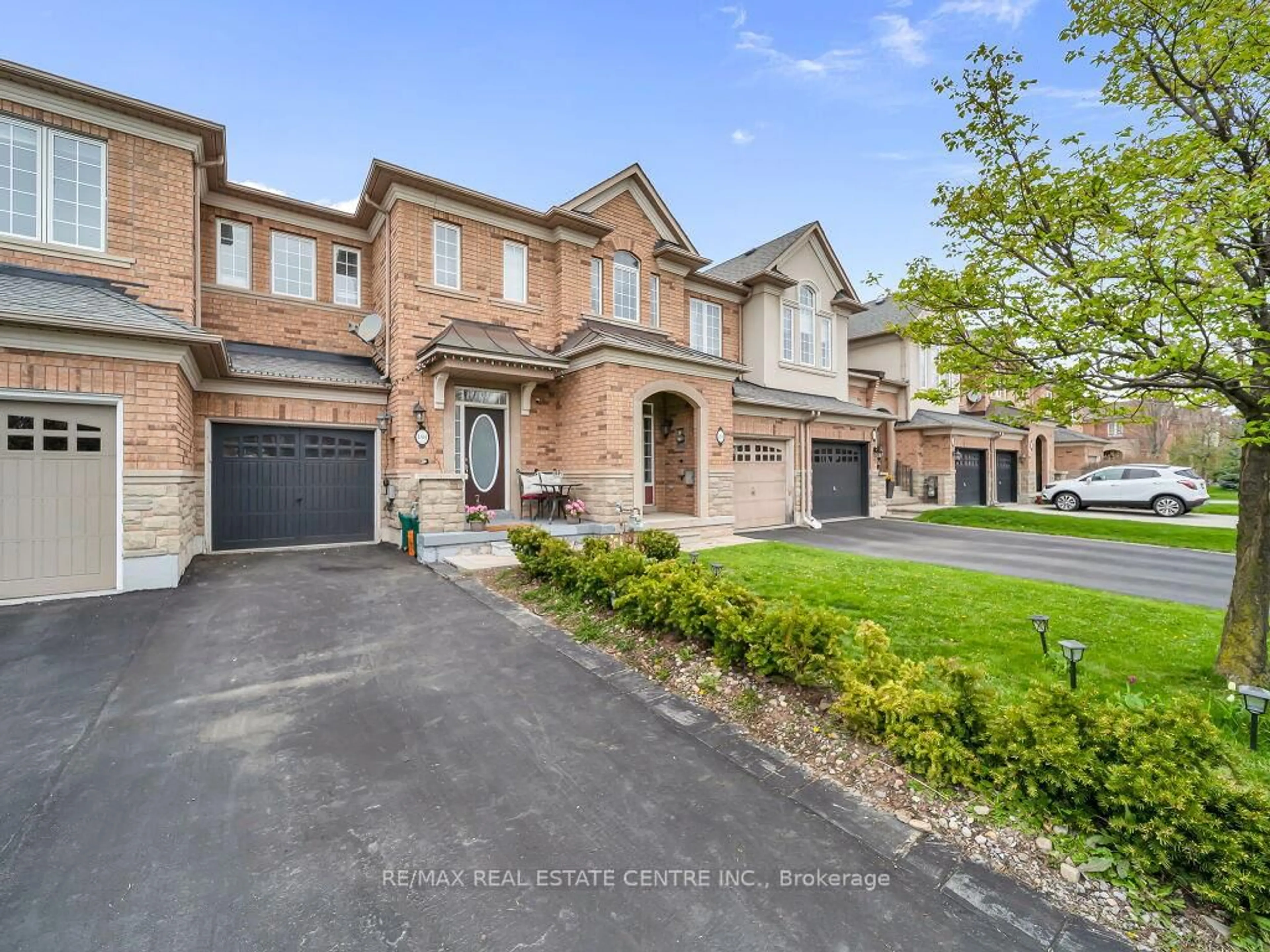 Home with brick exterior material, street for 198 Duskywing Way, Oakville Ontario L6L 6X4