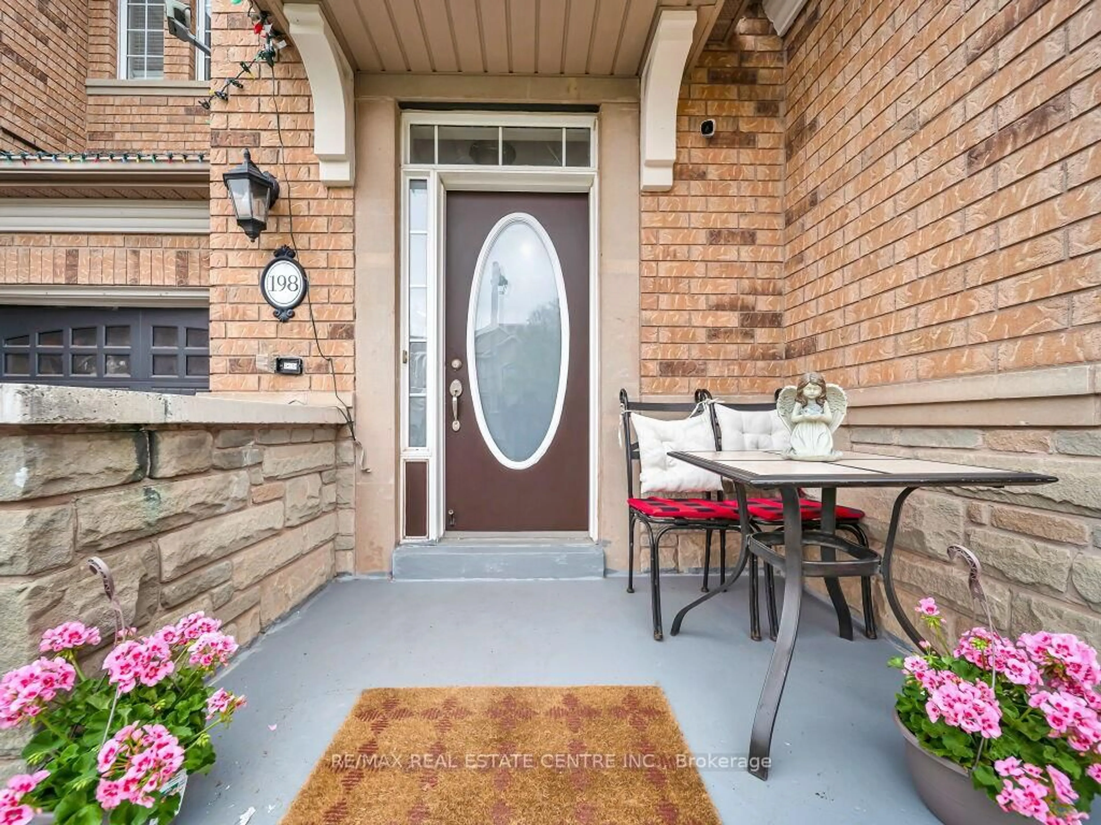 Indoor entryway for 198 Duskywing Way, Oakville Ontario L6L 6X4