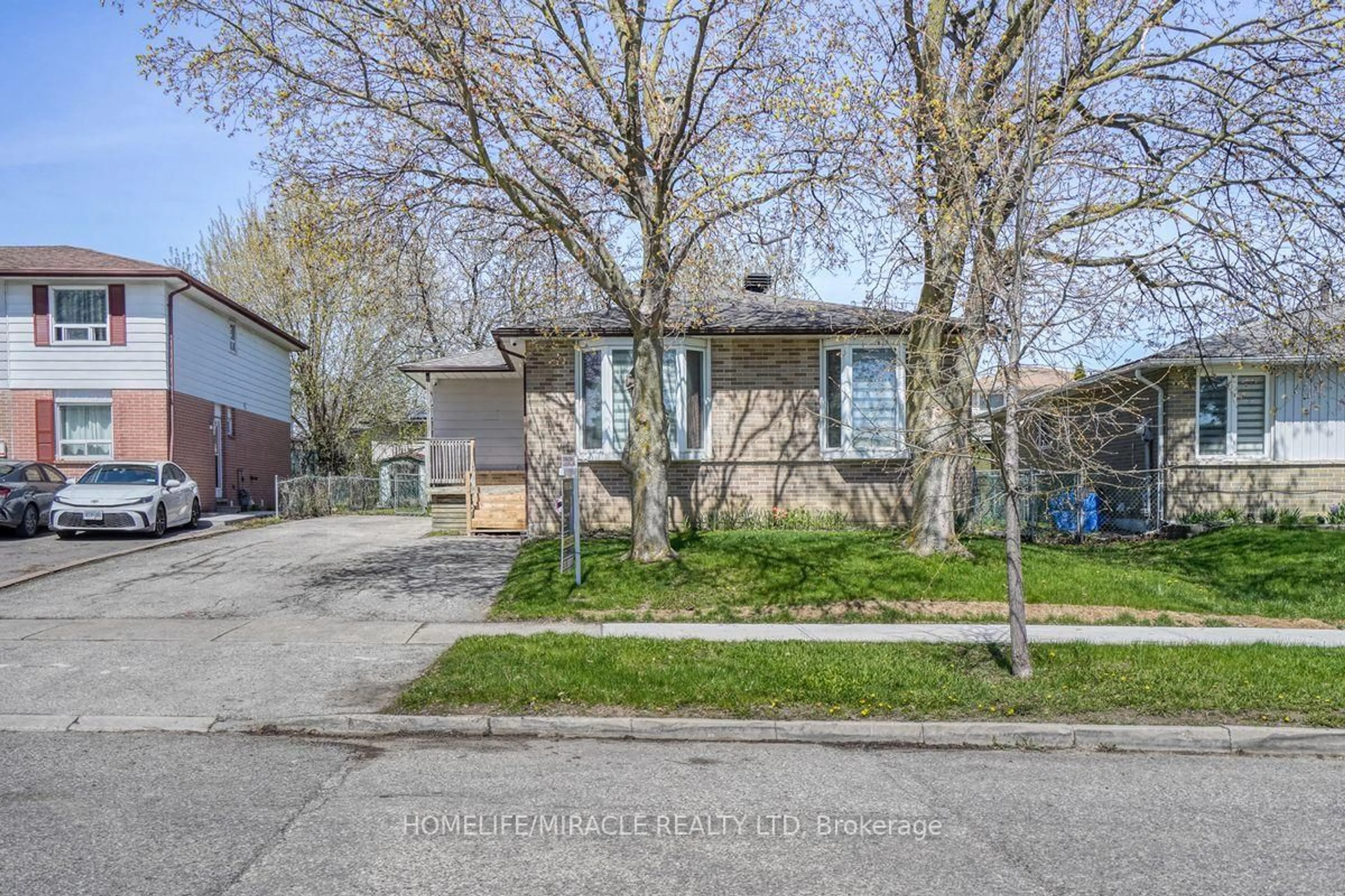 Unknown for 40 Reigate Ave, Brampton Ontario L6V 2E3