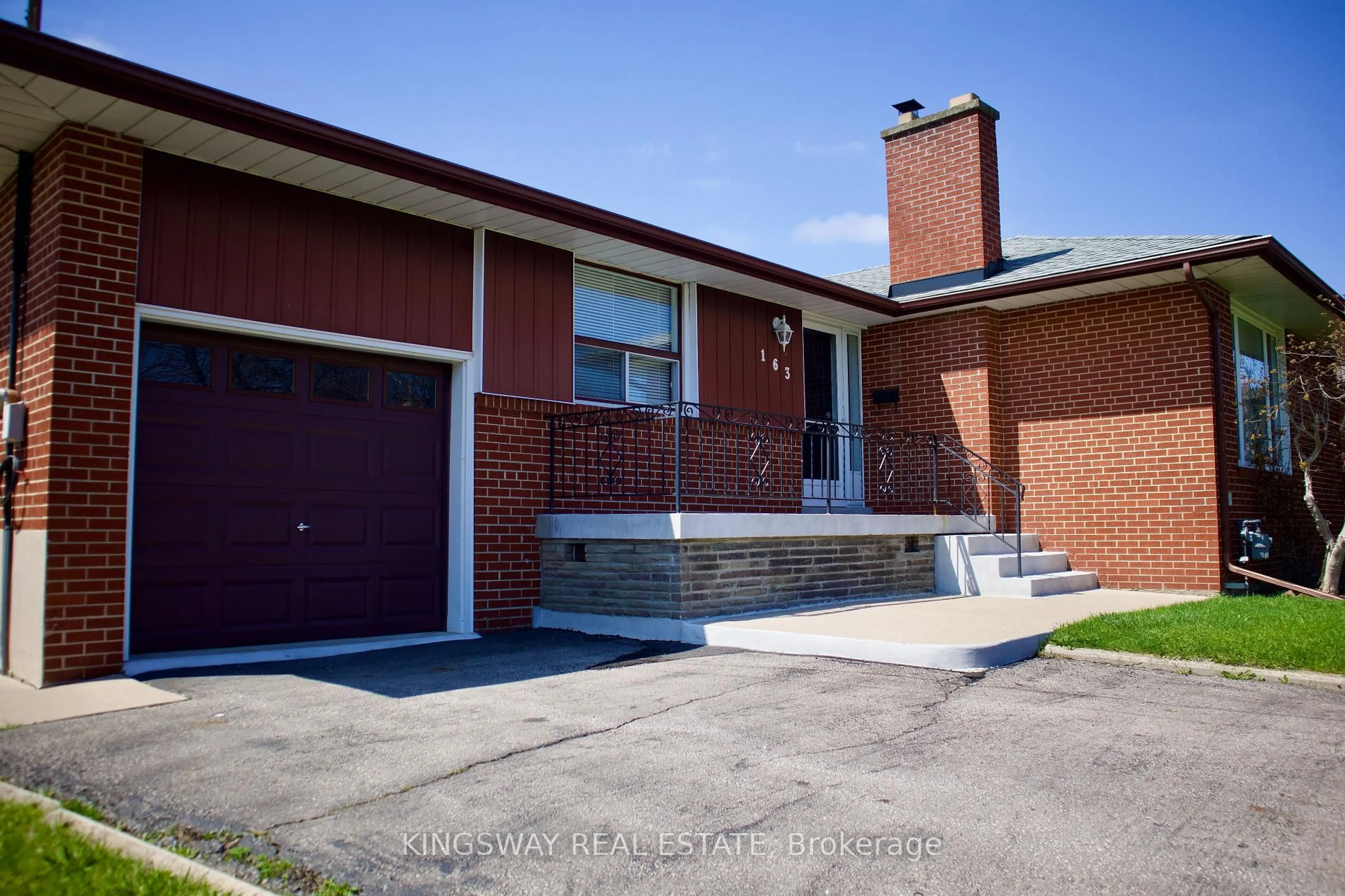 Home with brick exterior material, street for 163 Floradale Dr, Mississauga Ontario L5B 1G2