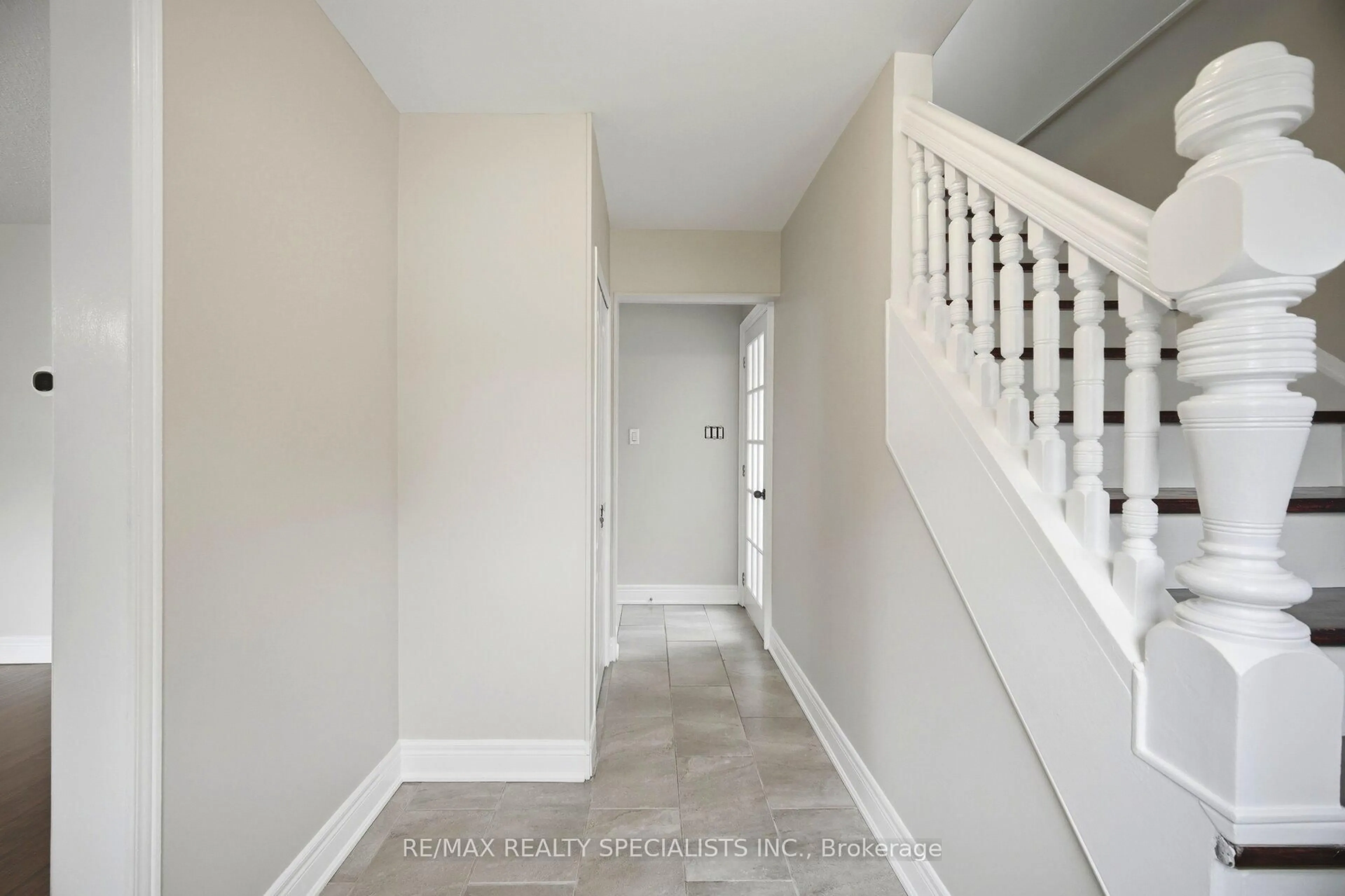 Indoor entryway for 13 Heggie Rd, Brampton Ontario L6V 2K2