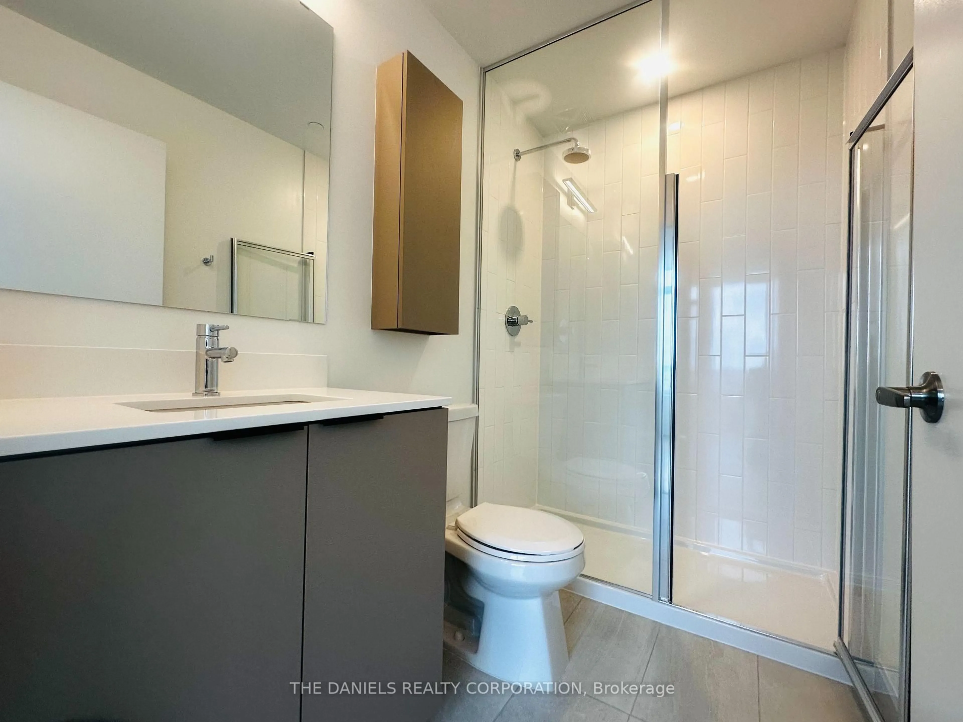 Standard bathroom, ceramic/tile floor for 2495 Eglinton Ave #615, Mississauga Ontario L5M 2T2